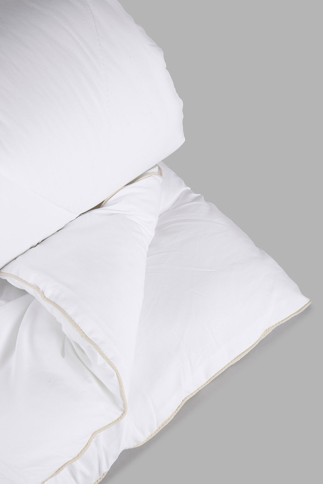 Redtag-White-Duvet-With-Piping-(King-Size)-365,-Category:Duvets,-Colour:White,-Deals:New-In,-Filter:Home-Bedroom,-HMW-BED-Duvets,-New-In-HMW-BED,-Non-Sale,-Section:Homewares-Home-Bedroom-