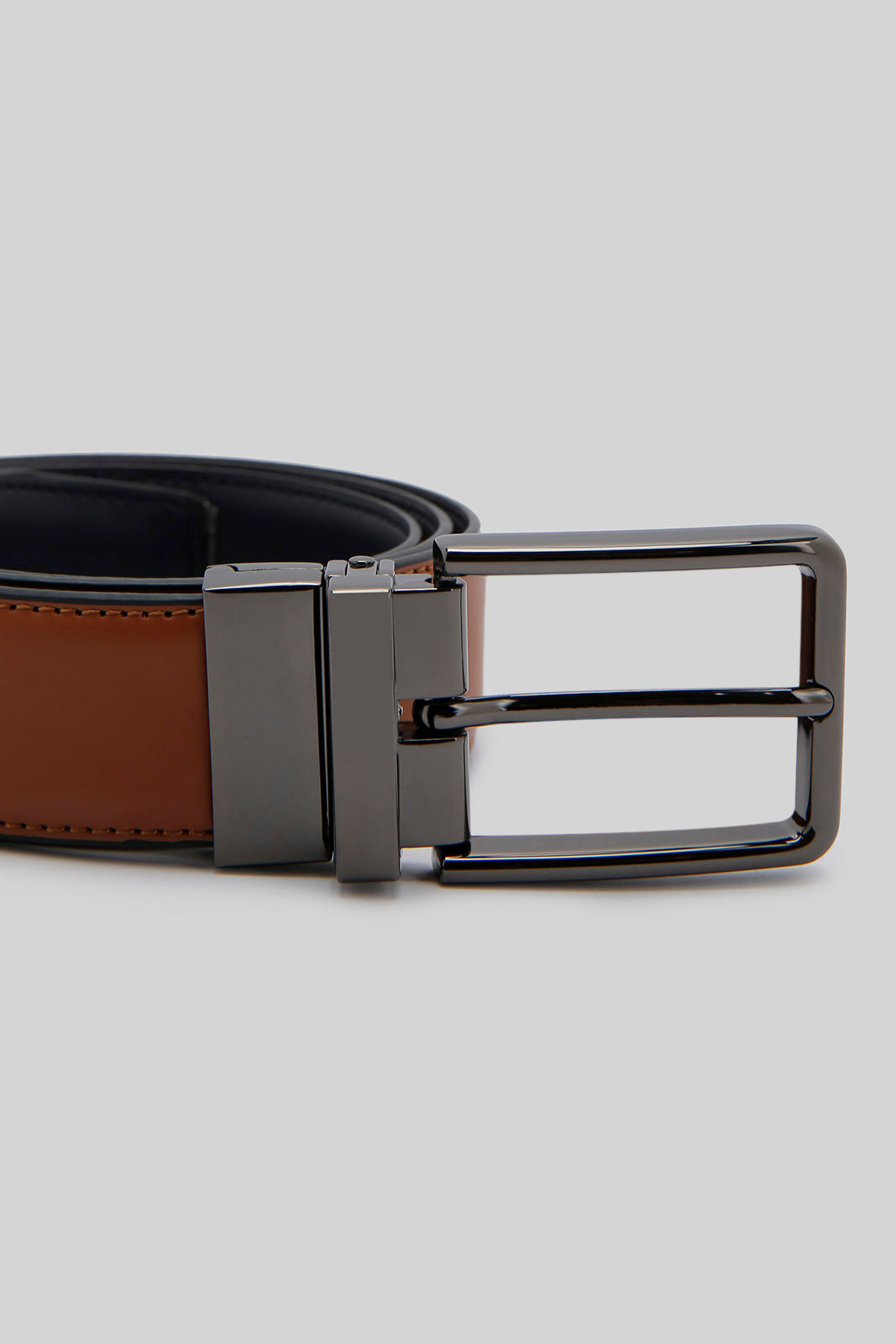 Redtag-Navy-And-Tan-Belt-With-Twist-Buckle-Category:Belts,-Colour:Assorted,-Filter:Men's-Accessories,-H1:ACC,-H2:GEN,-H3:MEA,-H4:FAA,-Men-Belts,-New-In,-New-In-Men-ACC,-Non-Sale,-Season:W22A,-Section:Men,-W22A-Men's-