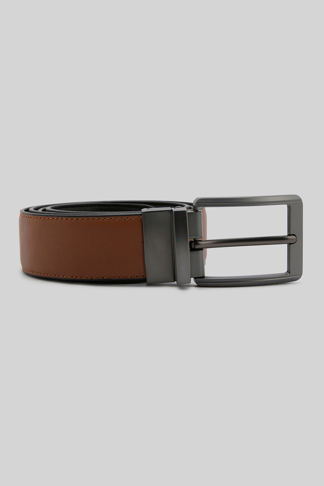 Redtag-Black-And-Tan-Belt-With-Twist-Buckle-Category:Belts,-Colour:Assorted,-Filter:Men's-Accessories,-H1:ACC,-H2:GEN,-H3:MEA,-H4:FAA,-Men-Belts,-New-In,-New-In-Men-ACC,-Non-Sale,-Season:W22A,-Section:Men,-W22A-Men's-