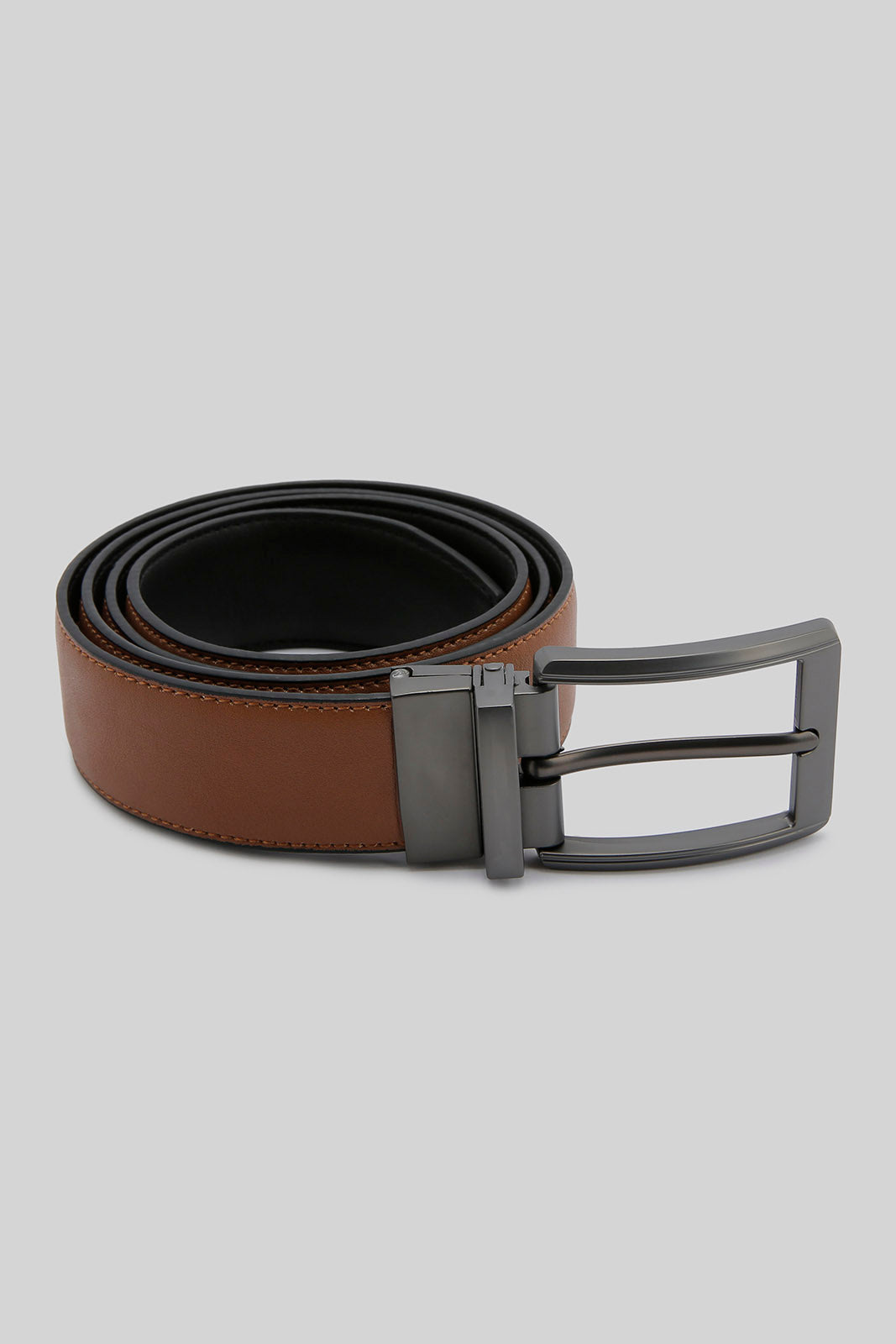 Redtag-Black-And-Tan-Belt-With-Twist-Buckle-Category:Belts,-Colour:Assorted,-Filter:Men's-Accessories,-H1:ACC,-H2:GEN,-H3:MEA,-H4:FAA,-Men-Belts,-New-In,-New-In-Men-ACC,-Non-Sale,-Season:W22A,-Section:Men,-W22A-Men's-