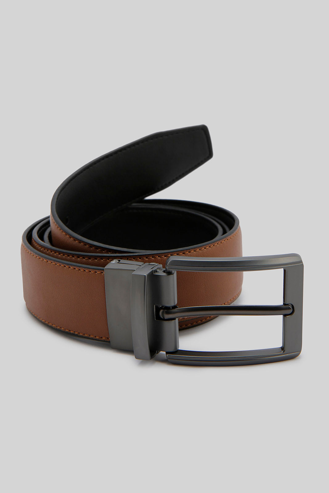 Redtag-Black-And-Tan-Belt-With-Twist-Buckle-Category:Belts,-Colour:Assorted,-Filter:Men's-Accessories,-H1:ACC,-H2:GEN,-H3:MEA,-H4:FAA,-Men-Belts,-New-In,-New-In-Men-ACC,-Non-Sale,-Season:W22A,-Section:Men,-W22A-Men's-