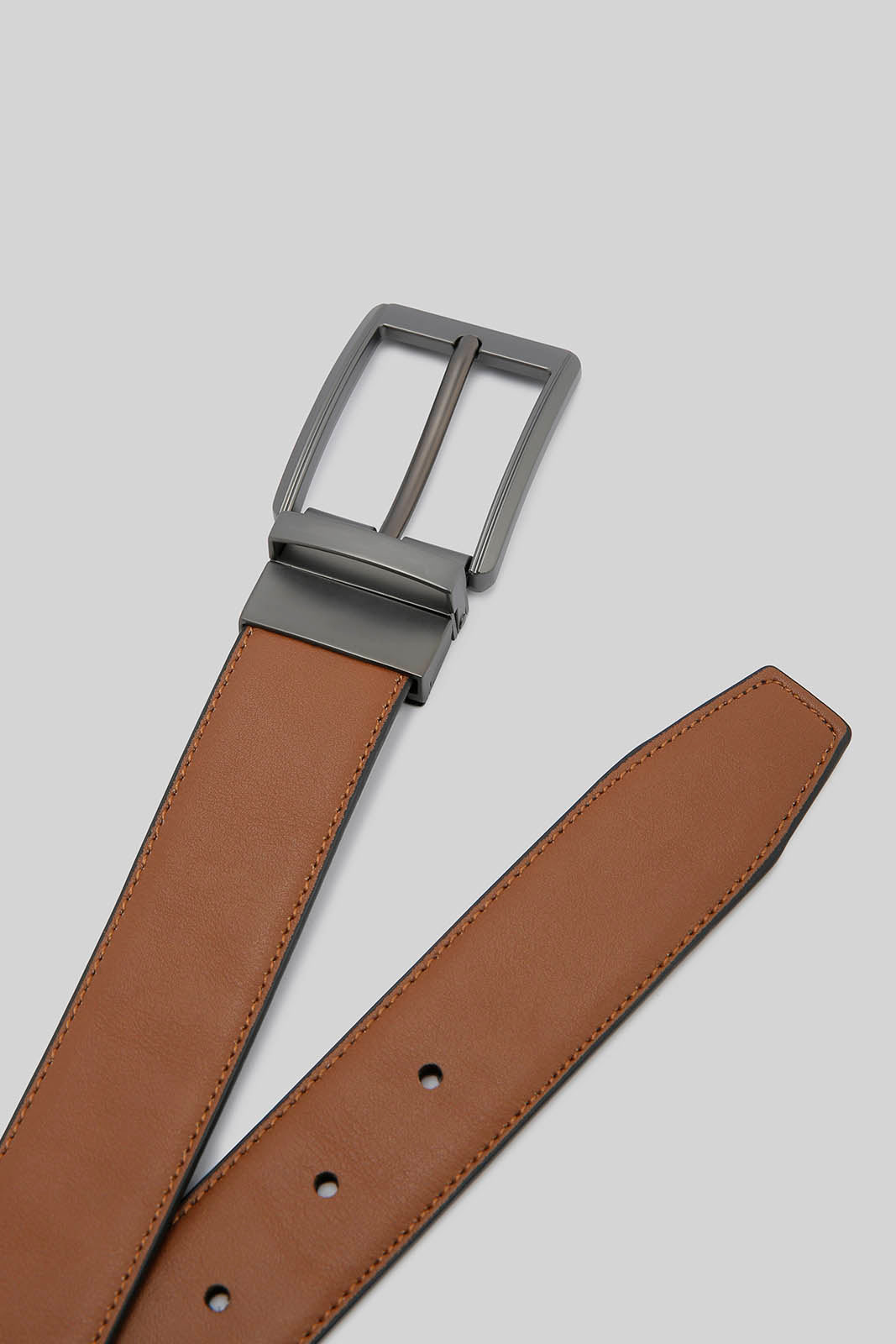 Redtag-Black-And-Tan-Belt-With-Twist-Buckle-Category:Belts,-Colour:Assorted,-Filter:Men's-Accessories,-H1:ACC,-H2:GEN,-H3:MEA,-H4:FAA,-Men-Belts,-New-In,-New-In-Men-ACC,-Non-Sale,-Season:W22A,-Section:Men,-W22A-Men's-