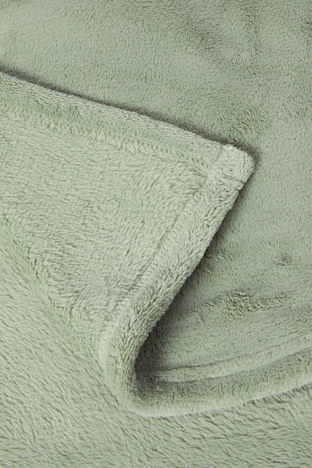 Redtag-Green-5-Pc-Leaves-Print-Reversible-Comforter-Set-(King-Size)-Category:Comforters,-Colour:Green,-Deals:New-In,-Dept:Home,-Filter:Home-Bedroom,-HMW-BED-Comforters,-New-In-HMW-BED,-Non-Sale,-S23A,-Section:Homewares-Home-Bedroom-