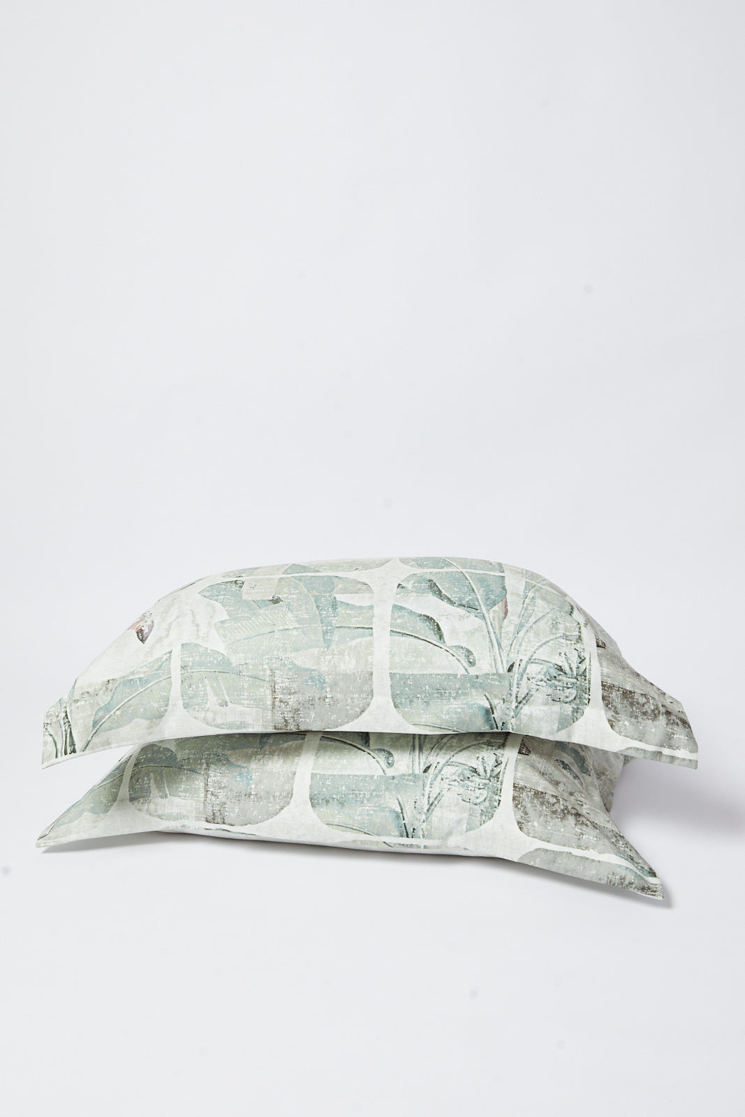 Redtag-Green-6-Pc-Leaves-Print-Reversible-Comforter-Set-(Double-Size)-Category:Comforters,-Colour:Green,-Deals:New-In,-Dept:Home,-Filter:Home-Bedroom,-HMW-BED-Comforters,-New-In-HMW-BED,-Non-Sale,-S23A,-Section:Homewares-Home-Bedroom-