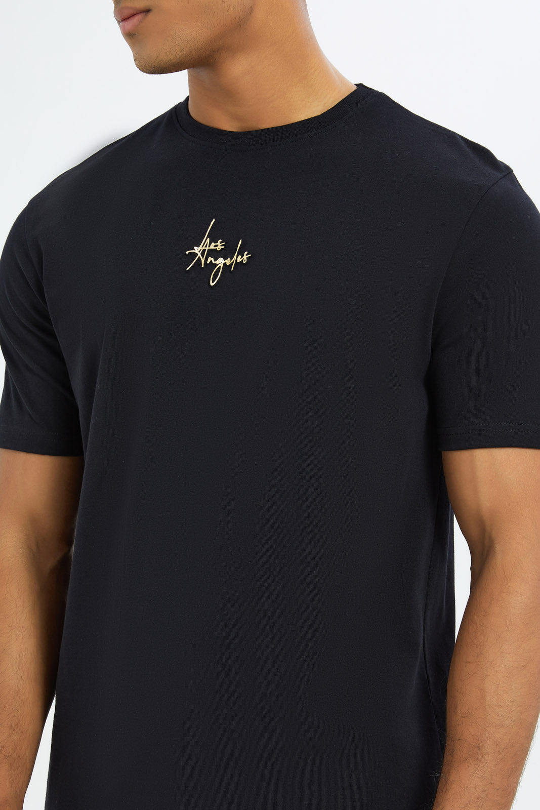 Redtag-Men-Black-Signature-Scope-Hem-T-Shirt-Category:T-Shirts,-Colour:Black,-Deals:New-In,-Dept:Menswear,-Filter:Men's-Clothing,-H1:MWR,-H2:GEN,-H3:TSH,-H4:TSH,-Men-T-Shirts,-New-In-Men-APL,-Non-Sale,-RMD,-S23C,-Season:S23C,-Section:Men-Men's-