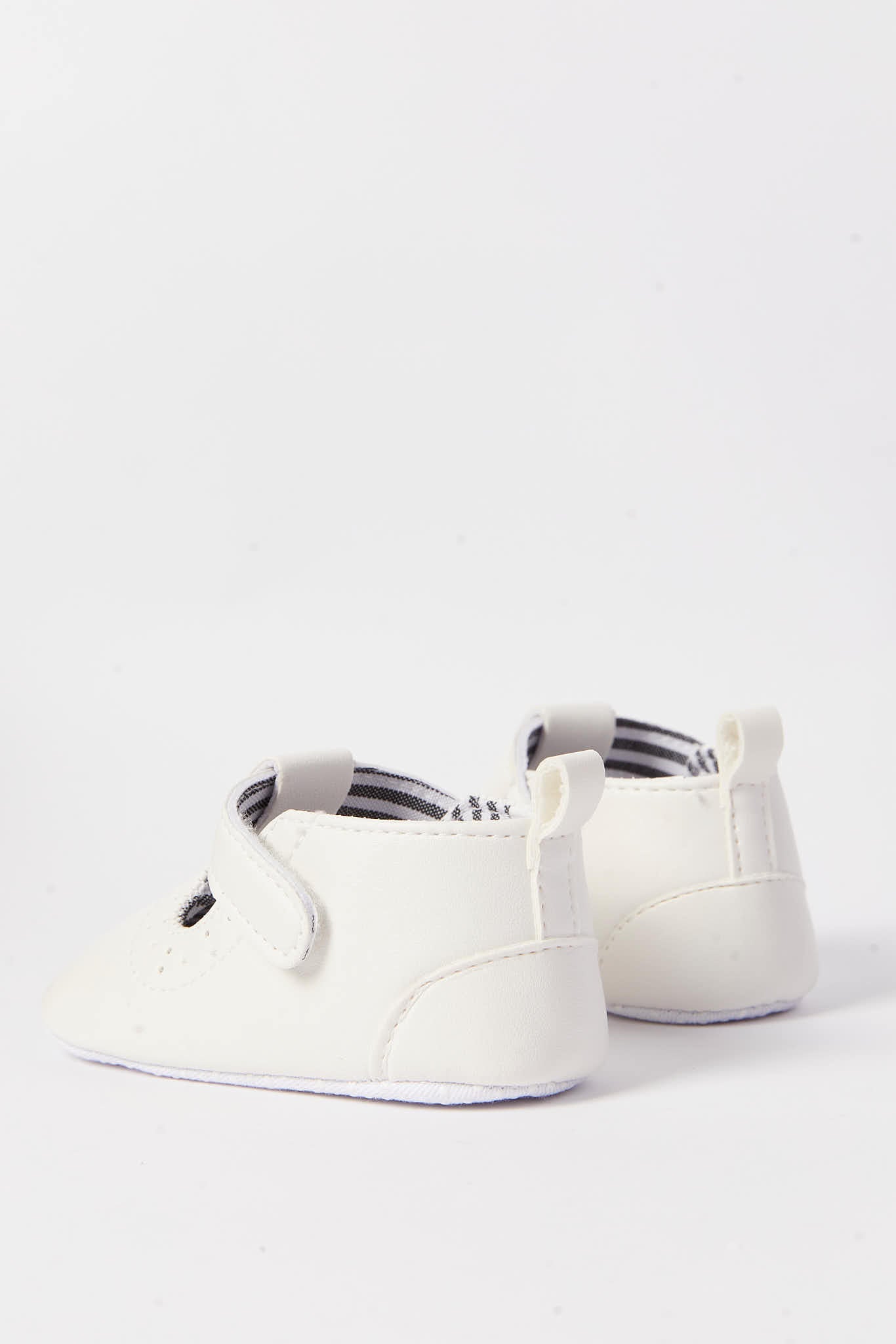 Redtag-White-Pram-Shoe-(Repeat)-Category:Shoes,-Colour:White,-Deals:New-In,-Filter:Baby-Footwear-(0-to-18-Mths),-N/A,-NBF-Shoes,-New-In-NBF-FOO,-Non-Sale,-S23A,-Section:Boys-(0-to-14Yrs)-Baby-0 to 18 Months