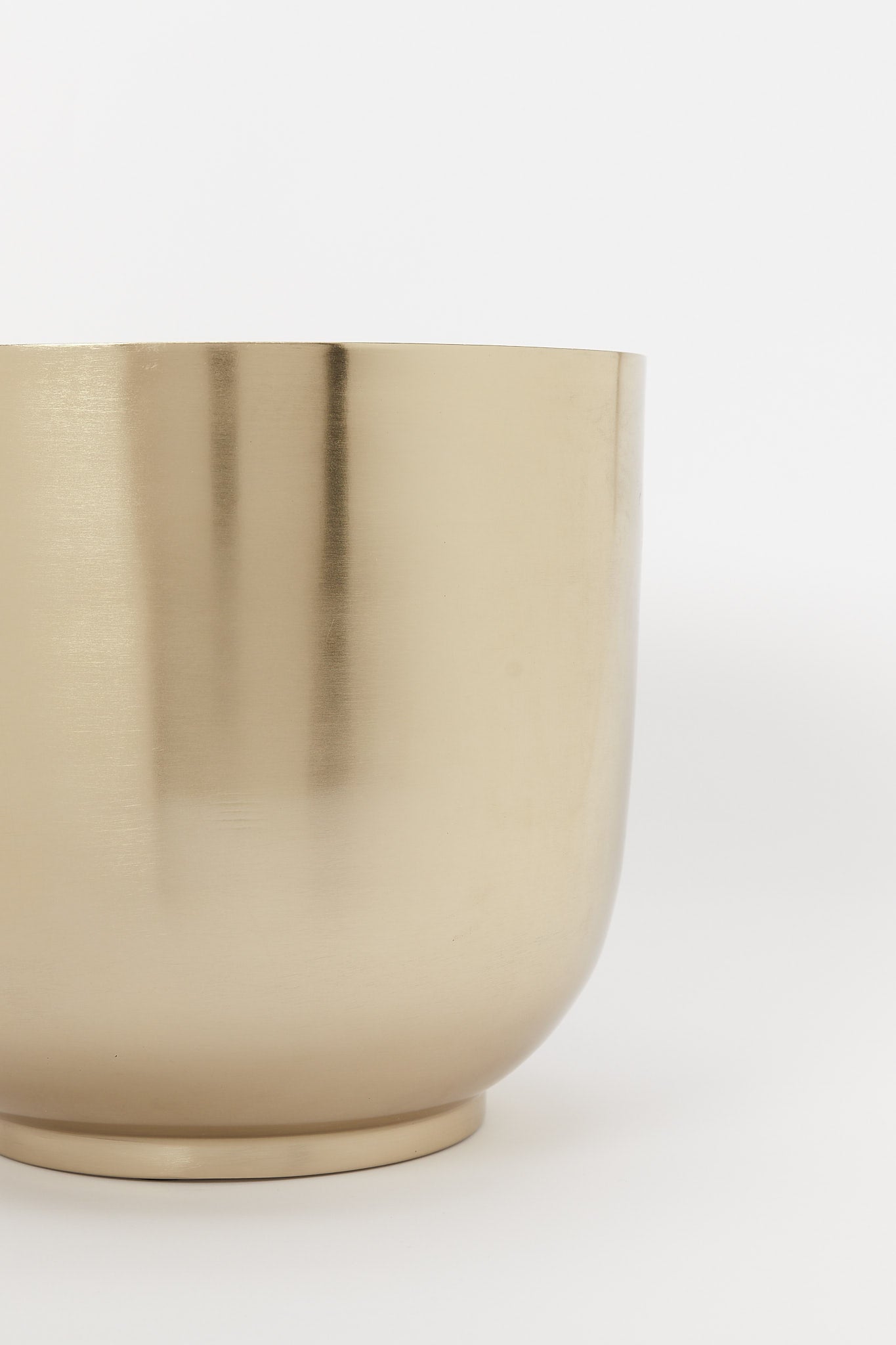 Redtag-Gold-Planter-Plain-Category:Plants-&-Flowers,-Colour:Gold,-Deals:New-In,-Filter:Home-Decor,-H1:HMW,-H2:HOM,-H3:DEA,-H4:VSS,-HMW-HOM-Decorative-Accessories,-New-In-HMW-HOM,-Non-Sale,-S23B,-Season:S23B,-Section:Homewares-Home-Decor-