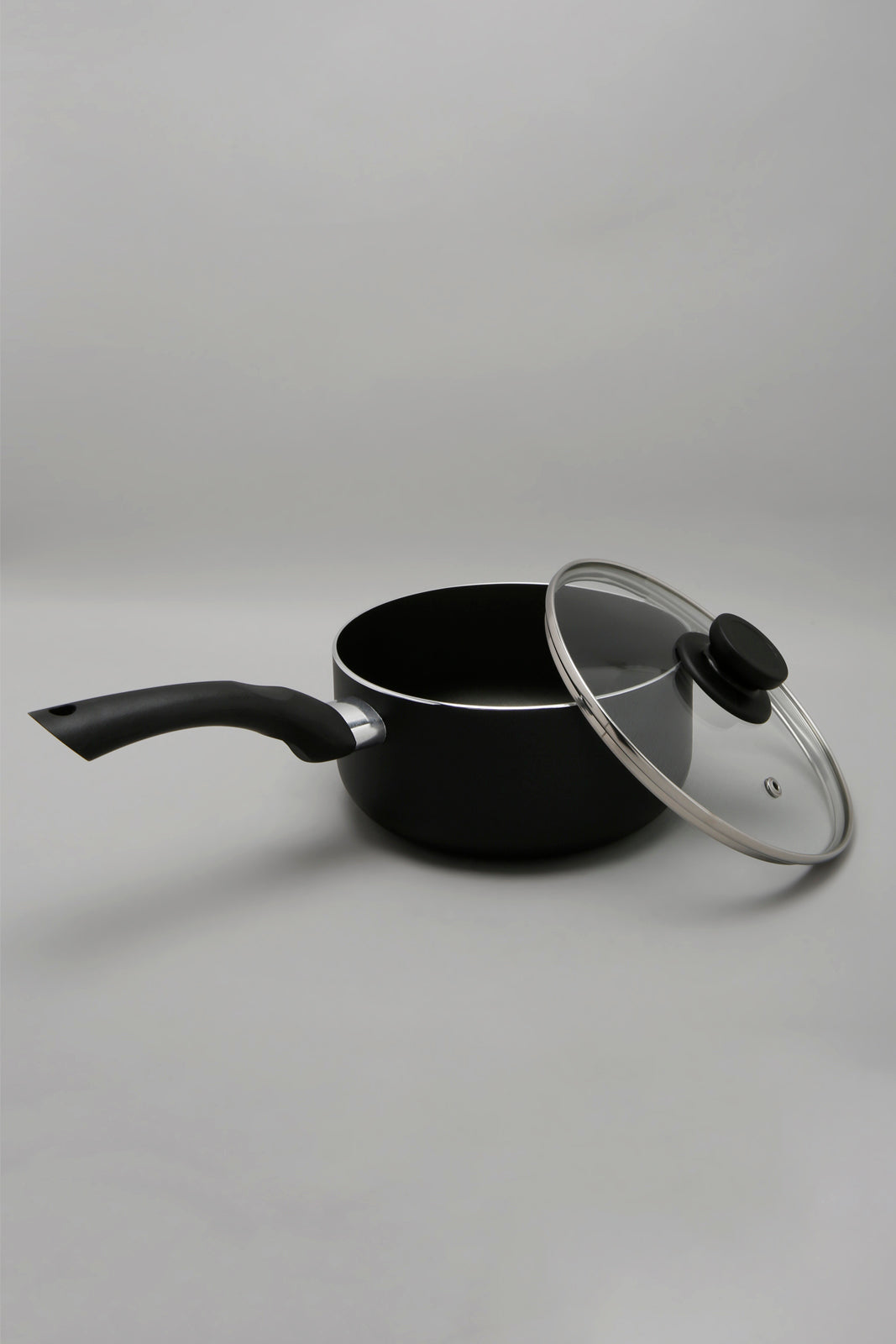 Black Aluminum Nonstick Saucepan With Glass Lid (18cm)