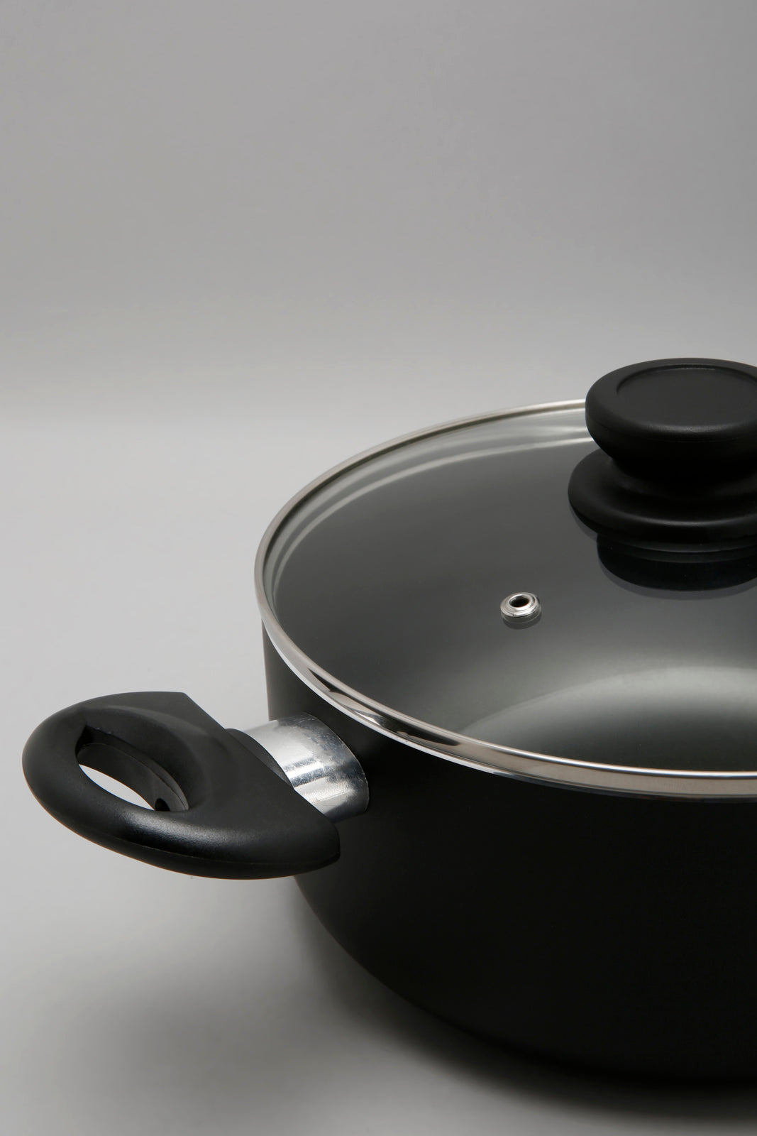Black Aluminum Nonstick Dutch Oven With Glass Lid (22Cm)