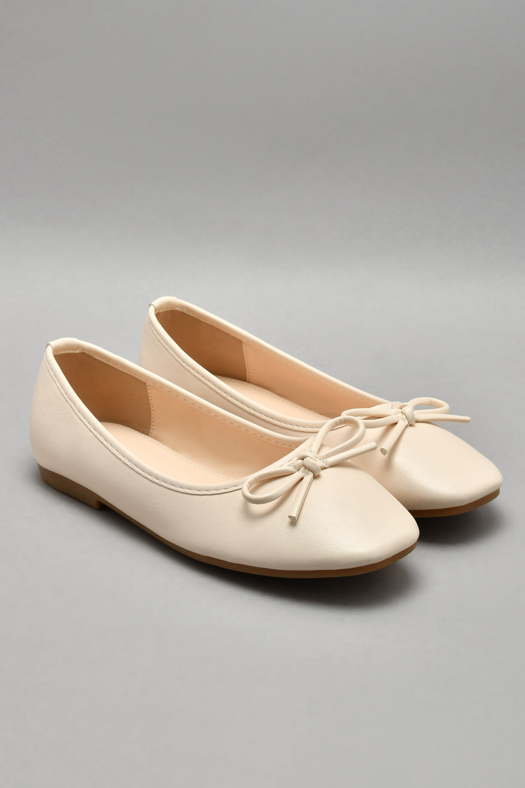 Ivory Trim Ballerina With Bow