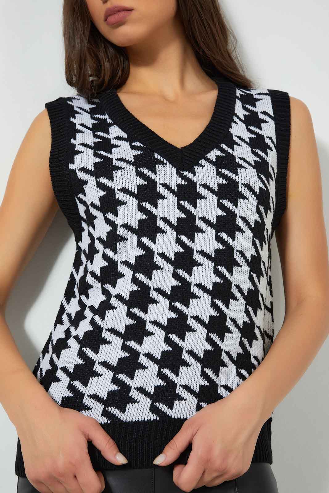 Redtag-Houndstooth-Patterned-Vest-Ponchos-Women's-