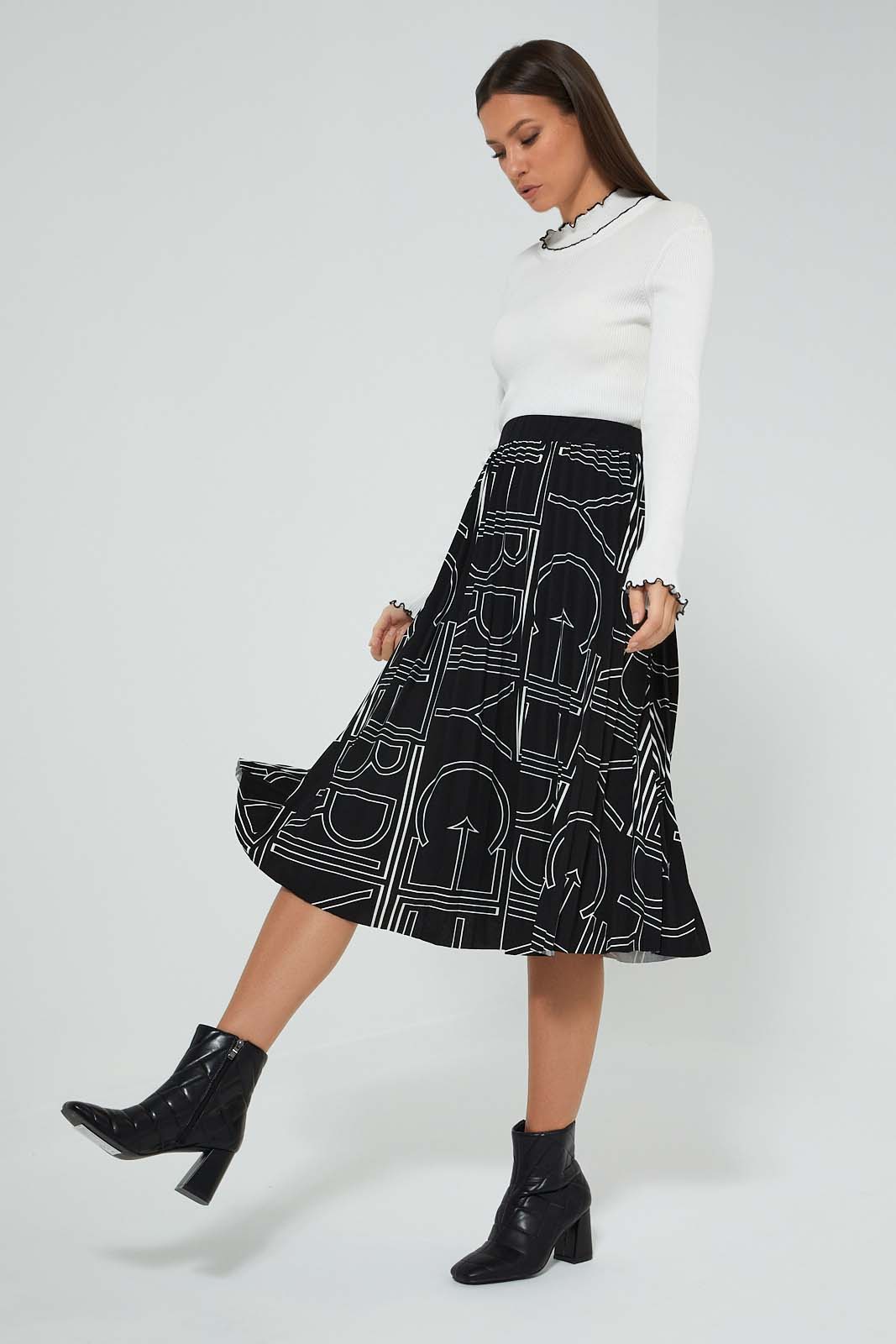 Redtag-Black-Printed-Pleated-Skirt-Celebrity-Skirts,-Colour:Black,-Filter:Women's-Clothing,-New-In,-New-In-LDC,-Non-Sale,-S22A,-Section:Women-Women's-