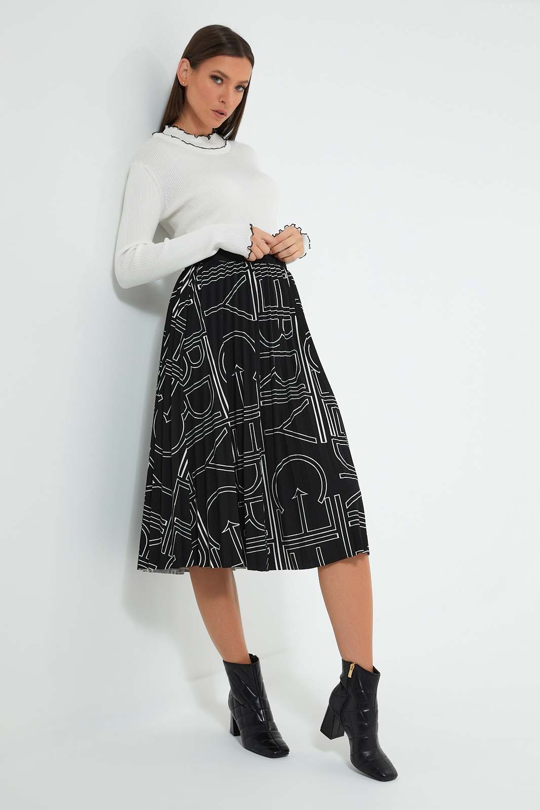 Redtag-Black-Printed-Pleated-Skirt-Celebrity-Skirts,-Colour:Black,-Filter:Women's-Clothing,-New-In,-New-In-LDC,-Non-Sale,-S22A,-Section:Women-Women's-