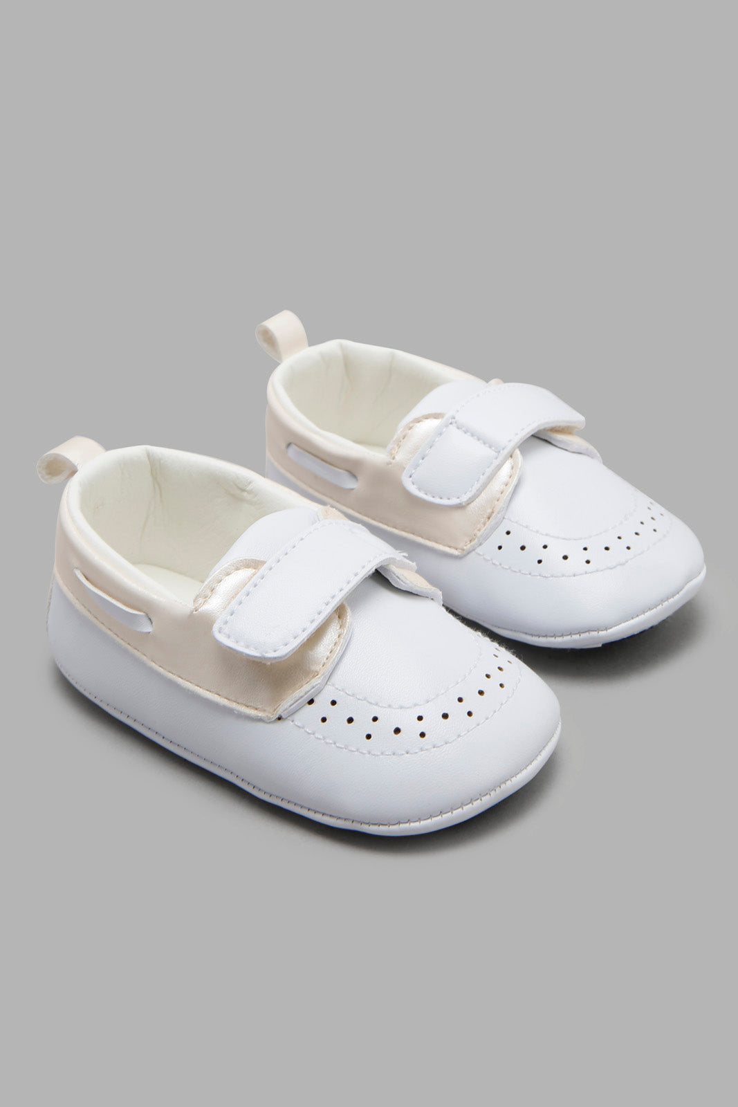 Redtag-White-Pram-Shoe-Category:Shoes,-Colour:White,-Deals:3-For-90,-Deals:New-In,-Filter:Baby-Footwear-(0-to-18-Mths),-NBF-Shoes,-New-In-NBF-FOO,-S22C,-Section:Boys-(0-to-14Yrs)-Baby-0 to 18 Months