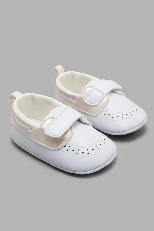 Redtag-White-Pram-Shoe-Category:Shoes,-Colour:White,-Deals:3-For-90,-Deals:New-In,-Filter:Baby-Footwear-(0-to-18-Mths),-NBF-Shoes,-New-In-NBF-FOO,-S22C,-Section:Boys-(0-to-14Yrs)-Baby-0 to 18 Months