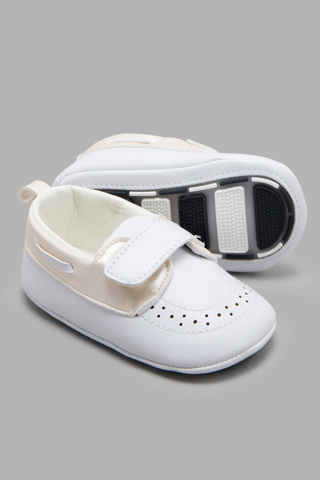 Redtag-White-Pram-Shoe-Category:Shoes,-Colour:White,-Deals:3-For-90,-Deals:New-In,-Filter:Baby-Footwear-(0-to-18-Mths),-NBF-Shoes,-New-In-NBF-FOO,-S22C,-Section:Boys-(0-to-14Yrs)-Baby-0 to 18 Months