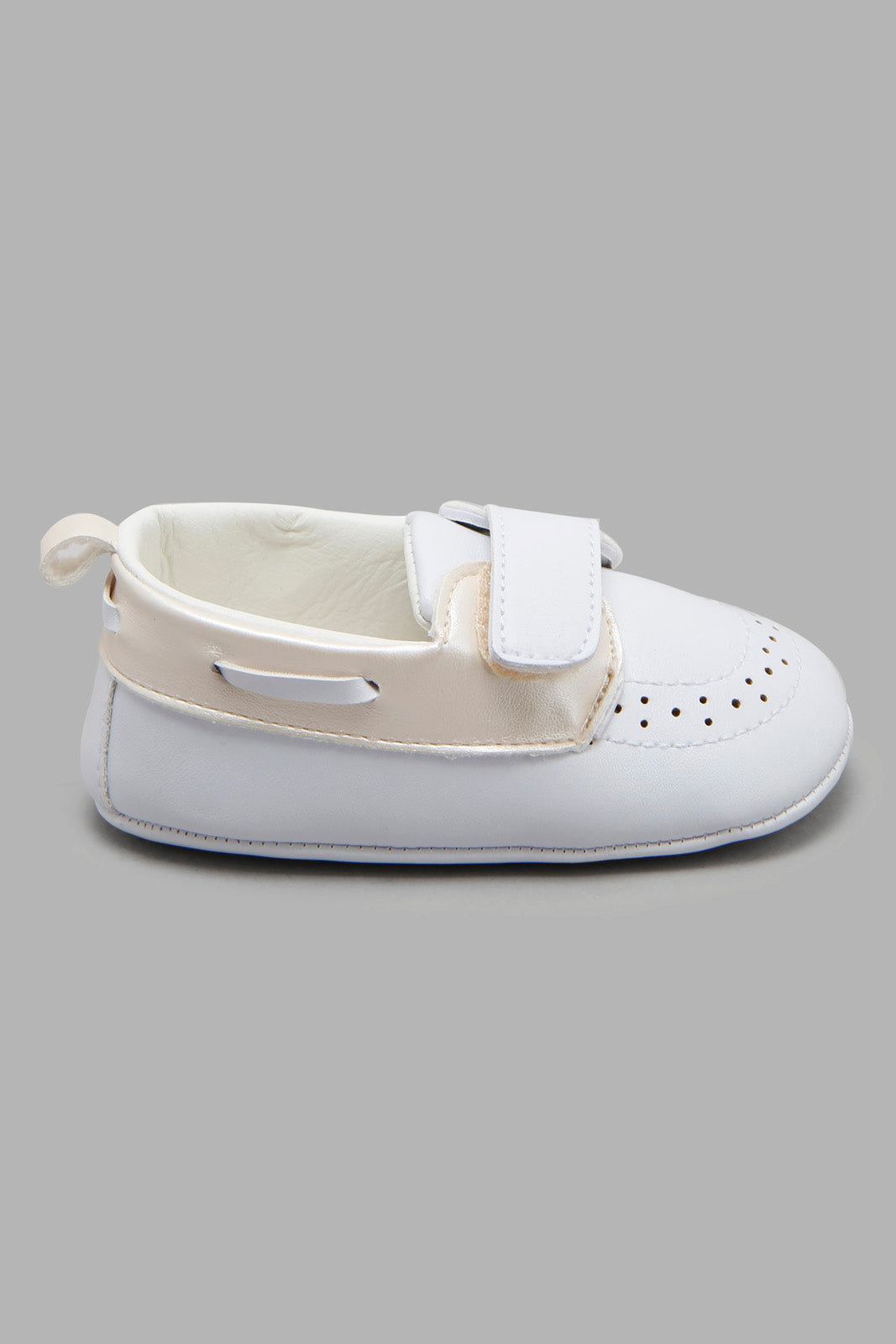 Redtag-White-Pram-Shoe-Category:Shoes,-Colour:White,-Deals:3-For-90,-Deals:New-In,-Filter:Baby-Footwear-(0-to-18-Mths),-NBF-Shoes,-New-In-NBF-FOO,-S22C,-Section:Boys-(0-to-14Yrs)-Baby-0 to 18 Months