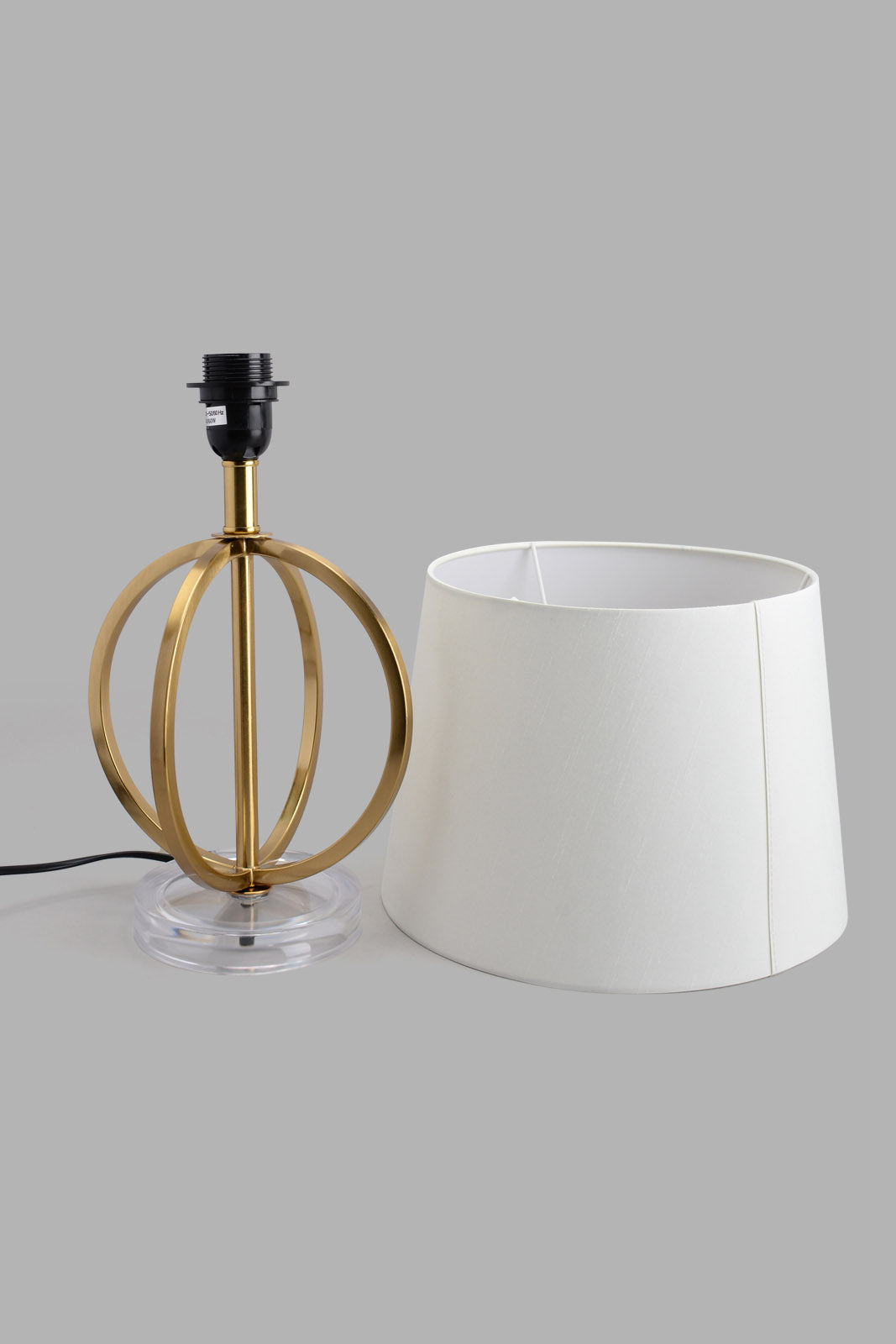 White Metal Ring Table Lamp