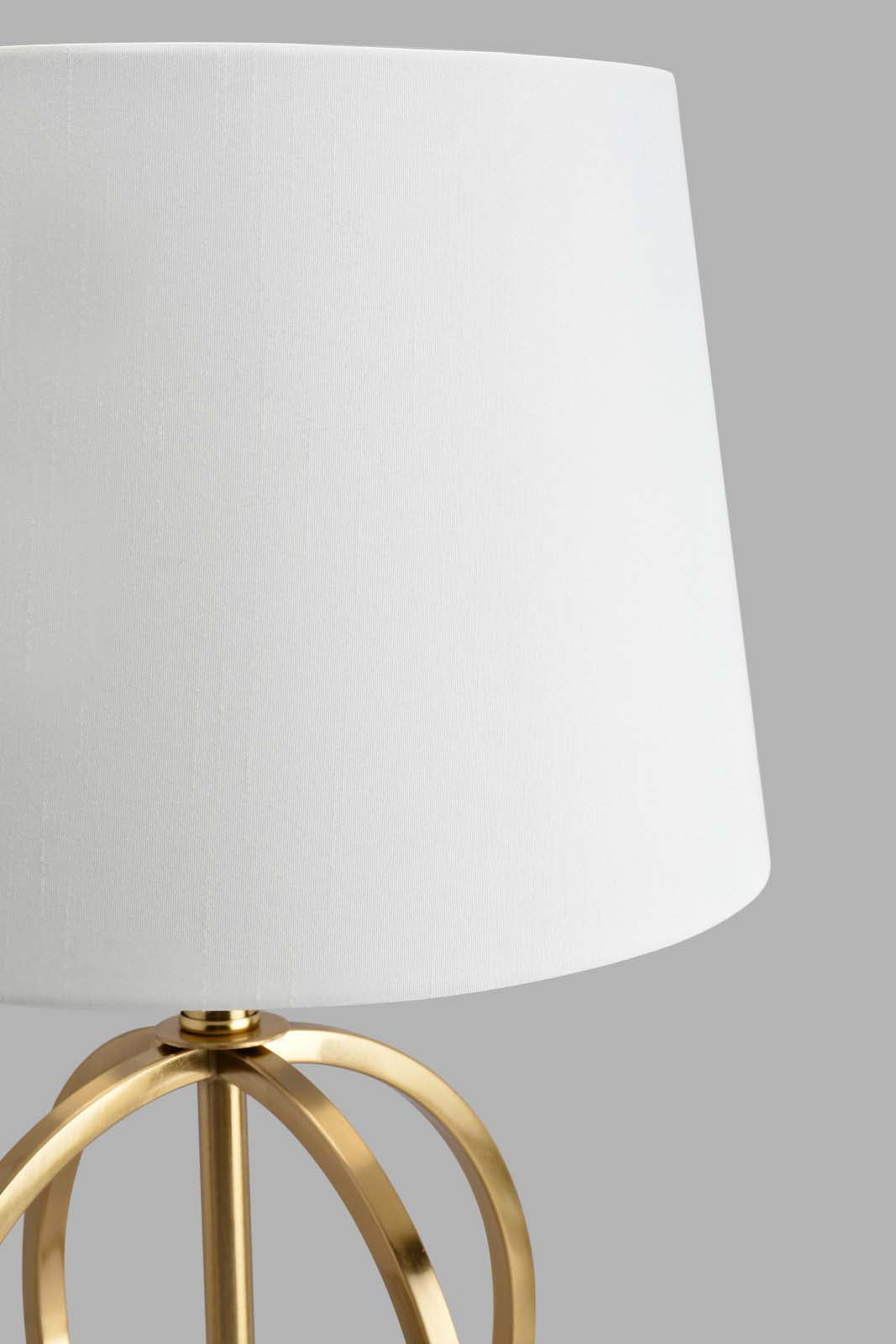 White Metal Ring Table Lamp