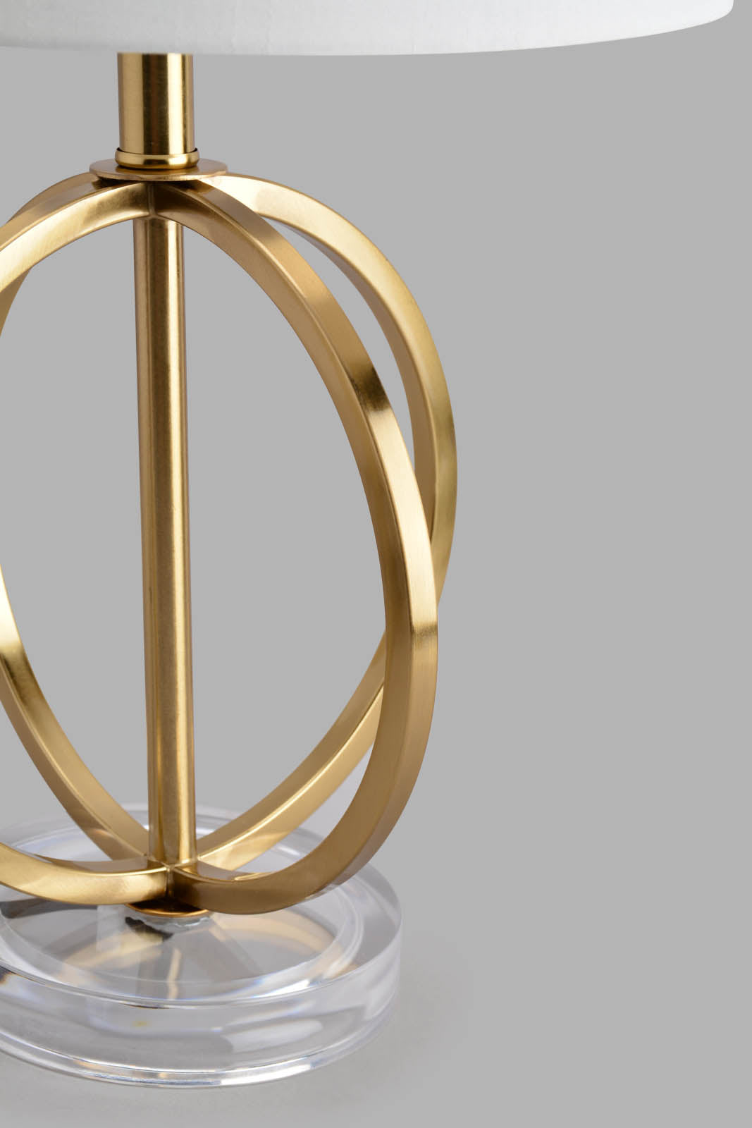 White Metal Ring Table Lamp