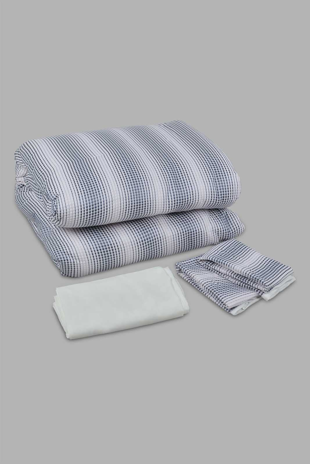 Redtag-Black/White-4-Piece-Comforter-Set-(Double-Size)-Category:Comforters,-Colour:White,-Deals:New-In,-Elsa,-Filter:Home-Bedroom,-HMW-BED-Comforters,-New-In-HMW-BED,-Non-Sale,-Section:Homewares,-W22O-Home-Bedroom-