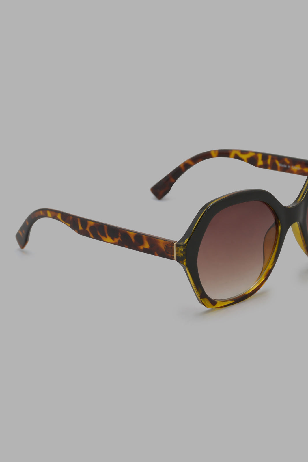 Redtag-Assorted-Over-Sized-Sunglasses-Category:Sunglasses,-Colour:Assorted,-Filter:Women's-Accessories,-New-In,-New-In-Women-ACC,-Non-Sale,-Section:Women,-W22O,-Women-Sunglasses-Women-