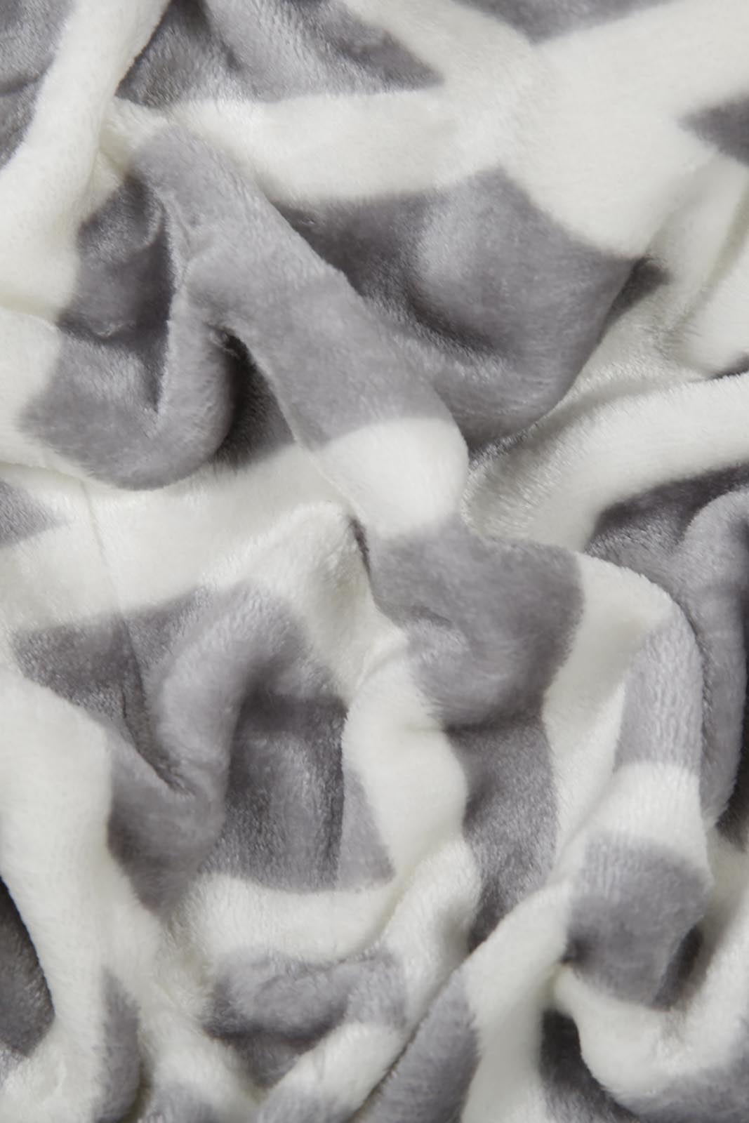 Redtag-Grey-Geometric-Print-Blanket-(Double-Size)-Category:Blankets,-Colour:Grey,-Deals:New-In,-Filter:Home-Bedroom,-HMW-BED-Blankets,-New-In-HMW-BED,-Non-Sale,-Section:Homewares,-W22A-Home-Bedroom-