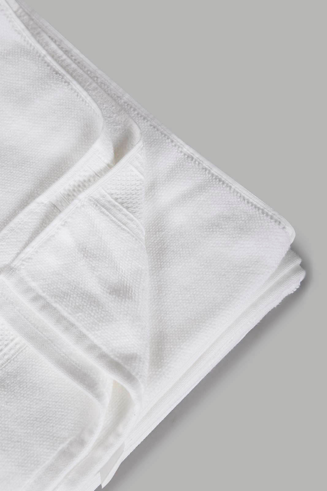 Redtag-White-Textured-Cotton-Beach-Towel-365,-Category:Towels,-Colour:White,-Deals:New-In,-Filter:Home-Bathroom,-HMW-BAC-Towels,-New-In-HMW-BAC,-Non-Sale,-Section:Homewares-Home-Bathroom-
