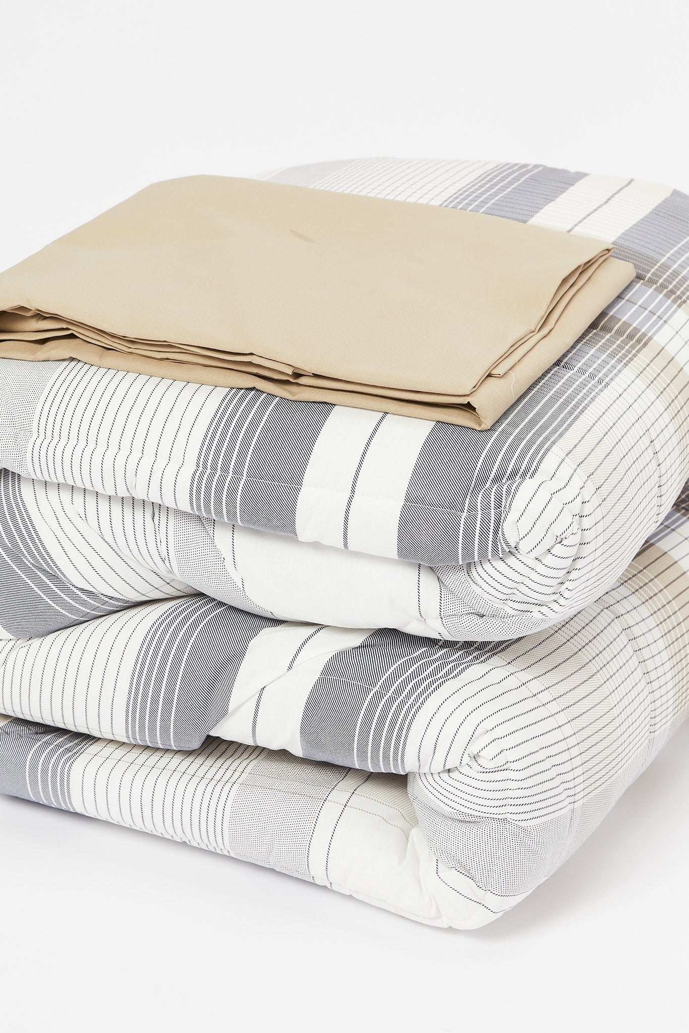 Redtag-Assorted-3-Piece-Comforter-Set(Single-Size)-365,-Category:Comforters,-Colour:Assorted,-Deals:New-In,-Dept:Home,-Filter:Home-Bedroom,-HMW-BED-Comforters,-New-In-HMW-BED,-Non-Sale,-Section:Homewares-Home-Bedroom-
