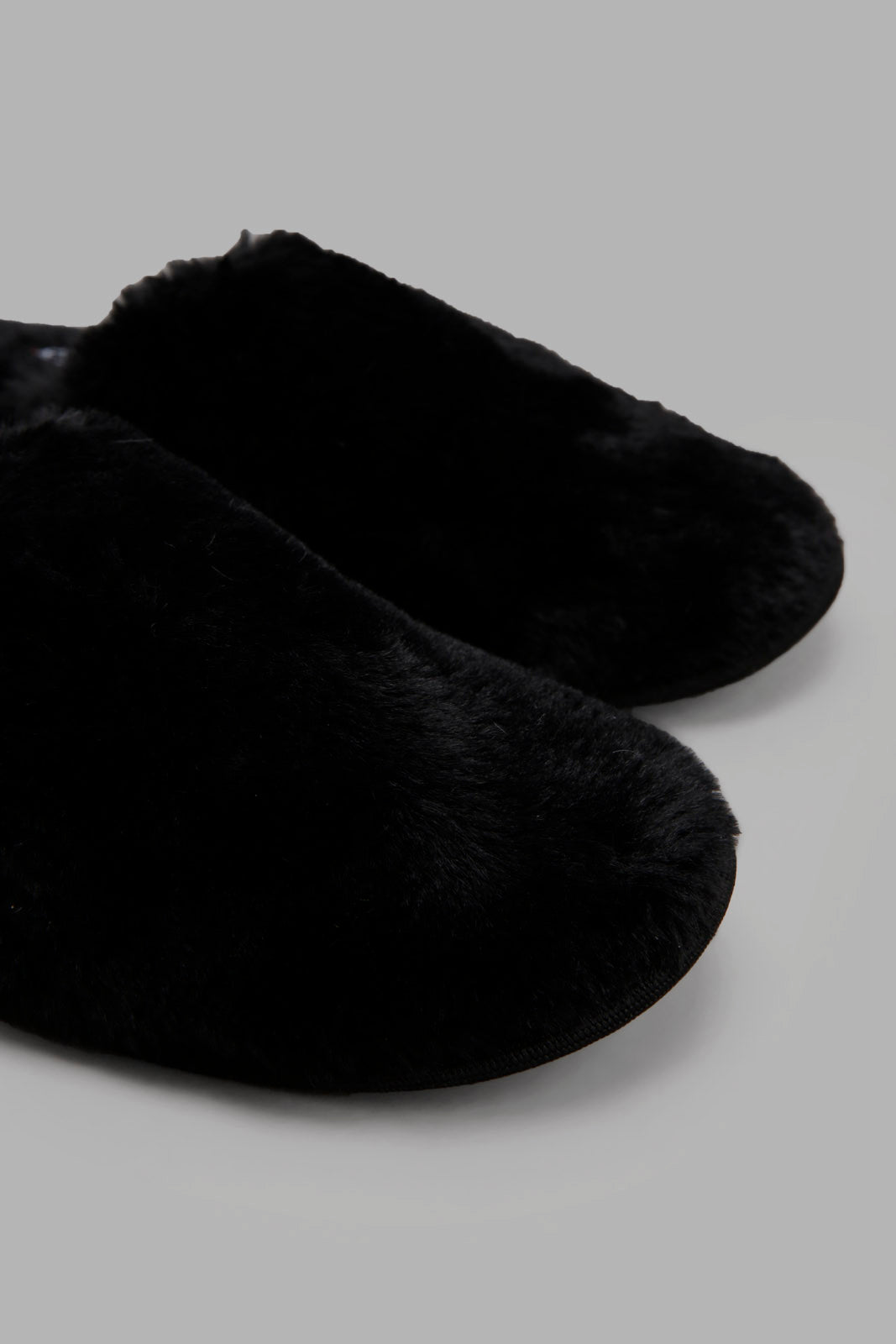 Redtag-Black-Closed-Toe-Slipper-Category:Slippers,-Colour:Black,-Deals:New-In,-Filter:Women's-Footwear,-New-In-Women-FOO,-Non-Sale,-Section:Women,-W22A,-Women-Slippers-Women's-