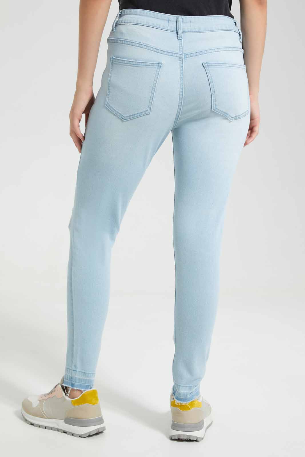 Redtag-Light-Wash-Skinny-Low-Waist-Jeans-Category:Jeans,-Colour:Light-Wash,-Deals:New-In,-Filter:Women's-Clothing,-FIT-WALL-(FTW),-New-In-Women-APL,-Non-Sale,-Section:Women,-W22O,-Women-Jeans-Women's-