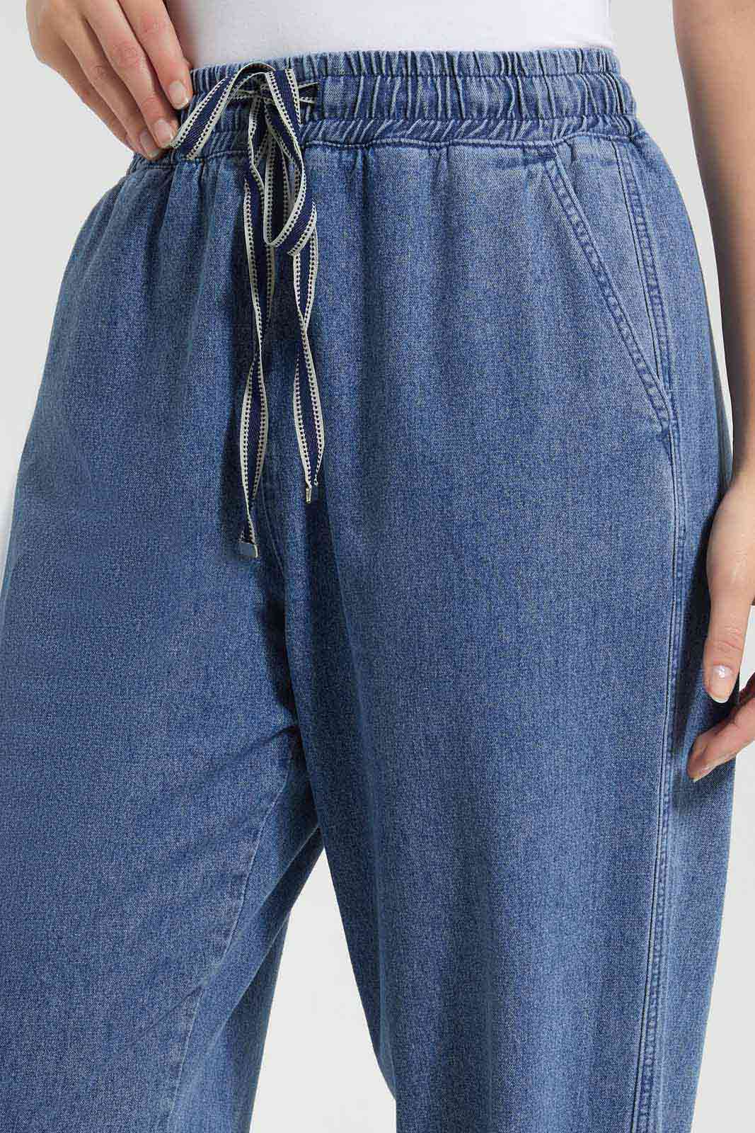 Redtag-Light-Wash-Jogger-With-Drowchord-Category:Jeans,-Colour:Light-Wash,-Deals:New-In,-Filter:Women's-Clothing,-New-In-Women-APL,-Non-Sale,-Section:Women,-TBL,-W22O,-Women-Jeans-Women's-