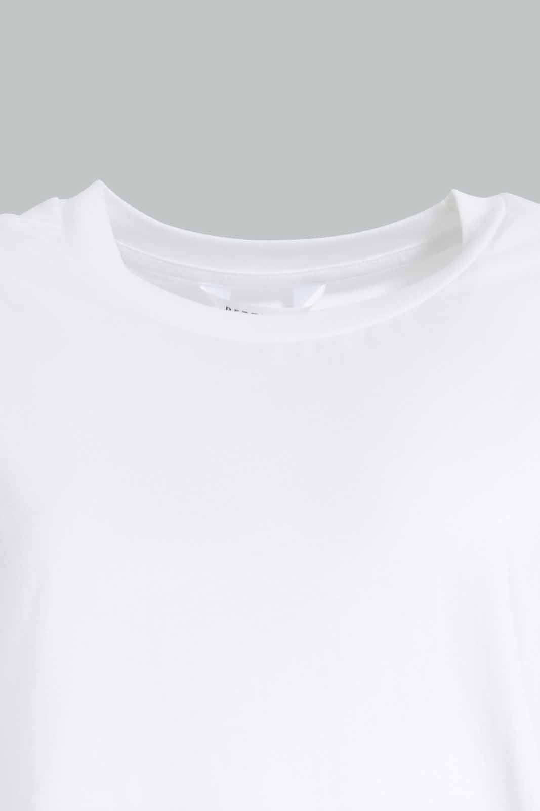Redtag-White-Boxy-Cropped-Tee-Category:T-Shirts,-Colour:White,-Deals:New-In,-Filter:Women's-Clothing,-KSH,-New-In-Women-APL,-Non-Sale,-Section:Women,-W22O,-Women-T-Shirts-Women's-