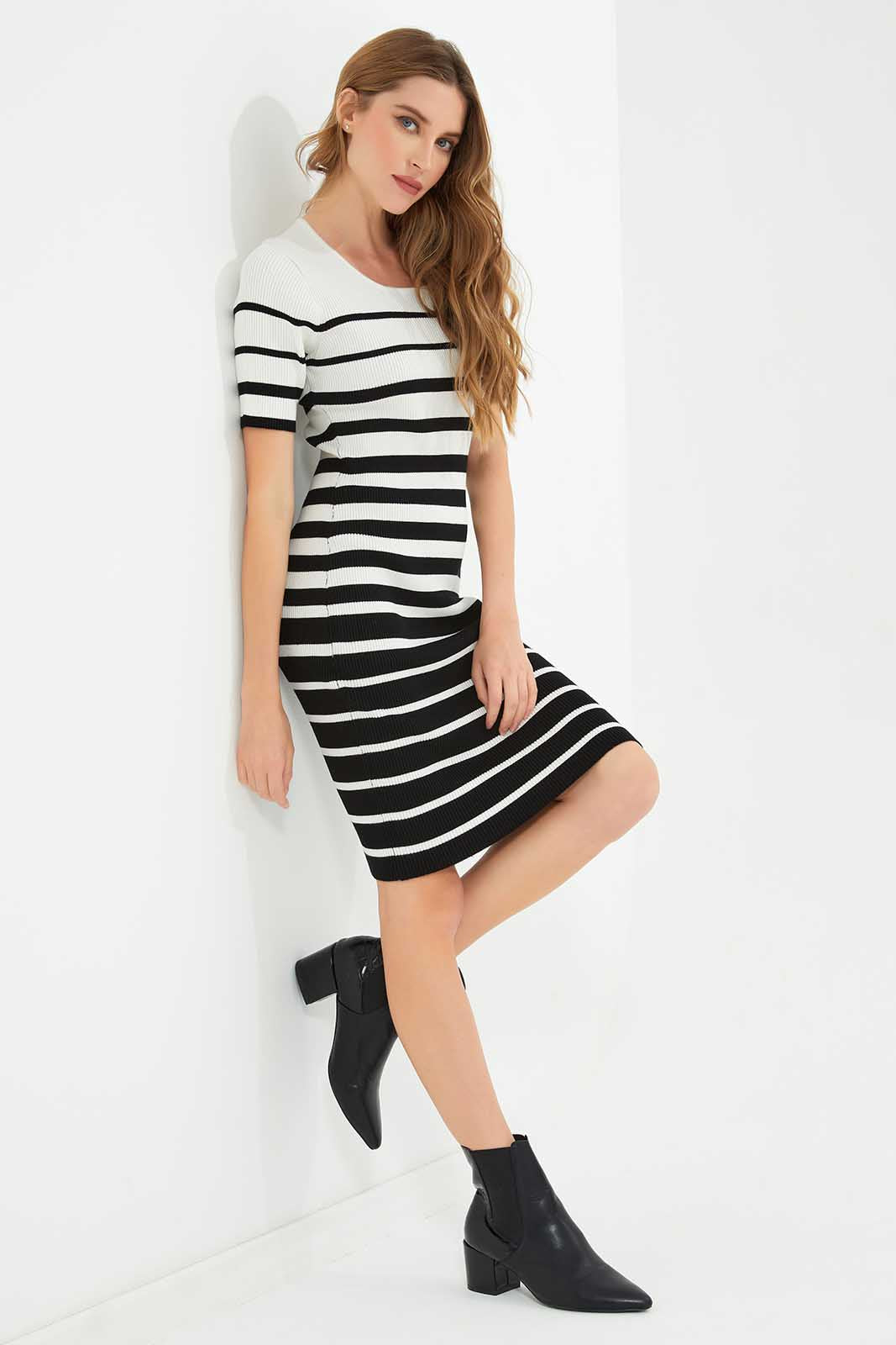 Redtag-White-/-Black-Short-Sleeve-Knitted-DRS-Category:Dresses,-Colour:White,-Deals:New-In,-Filter:Women's-Clothing,-LEC,-LEC-Dresses,-NDAY,-New-In-LEC-APL,-Non-Sale,-Section:Women,-W22B-Women's-