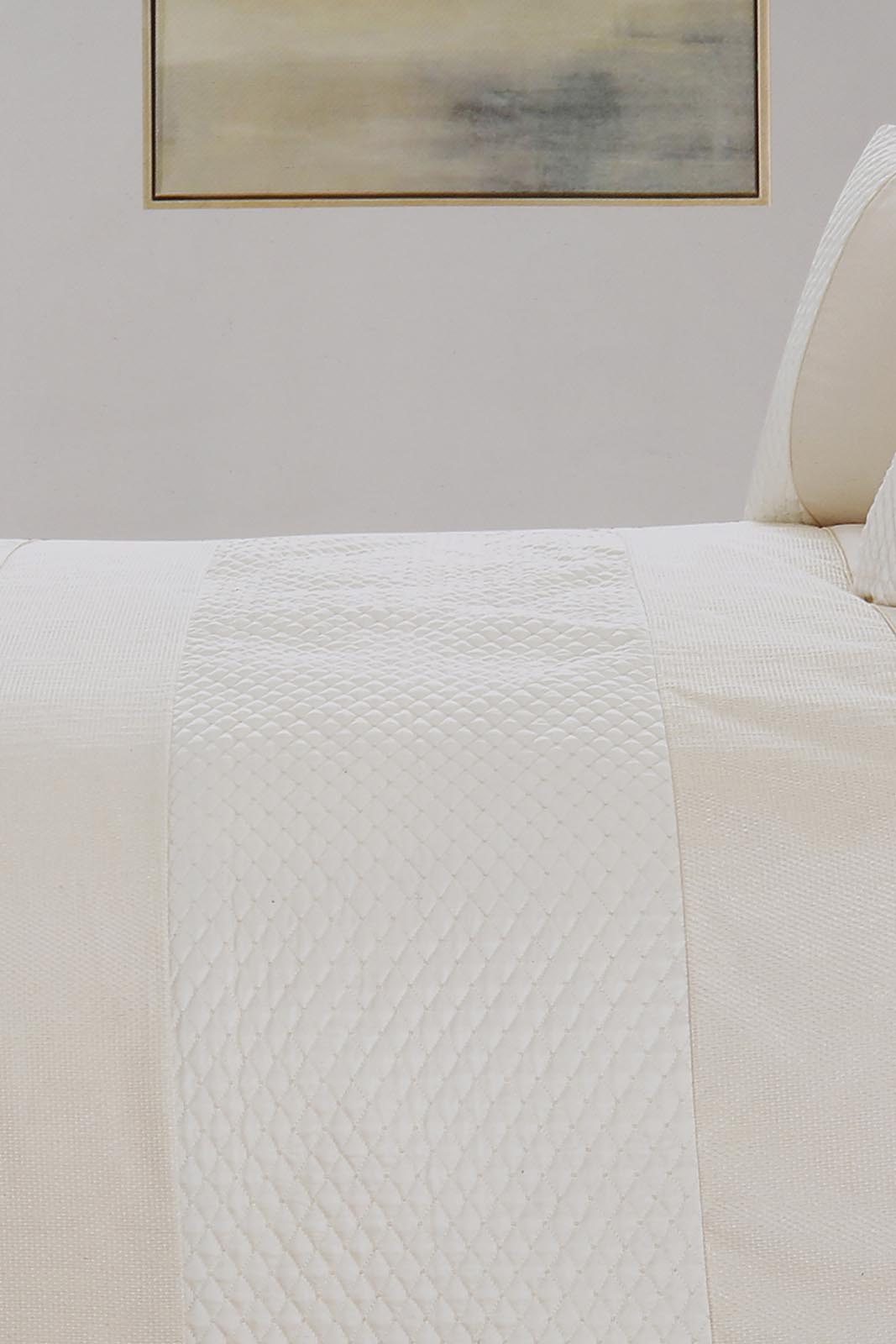 Redtag-Beige-4-Piece-Comforter-Set-(Double-Size)-Category:Comforters,-Colour:Beige,-Deals:New-In,-Filter:Home-Bedroom,-HMW-BED-Comforters,-New-In-HMW-BED,-Non-Sale,-Section:Homewares,-W22A-Home-Bedroom-