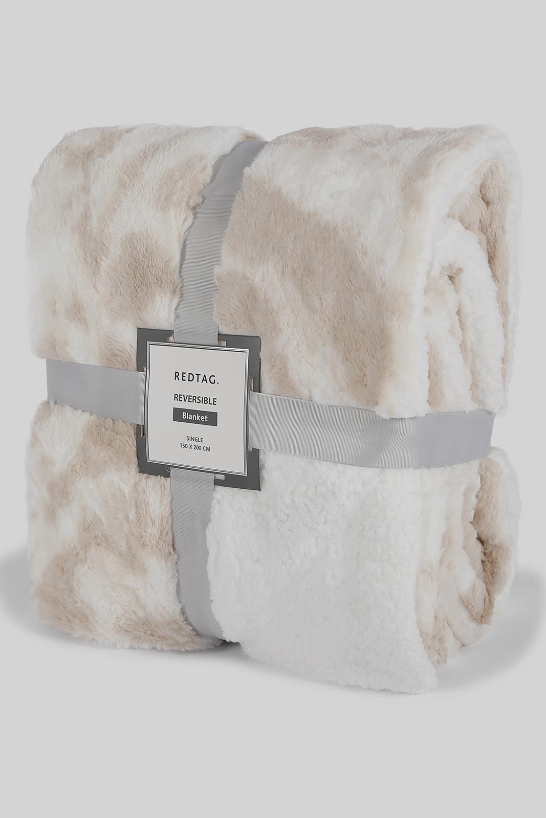 Redtag-Beige-Reversible-Fur-Blanket-(Single-Size)-Category:Blankets,-Colour:Beige,-Deals:New-In,-Dept:Home,-Filter:Home-Bedroom,-HMW-BED-Blankets,-New-In-HMW-BED,-Non-Sale,-Section:Homewares,-W22A-Home-Bedroom-