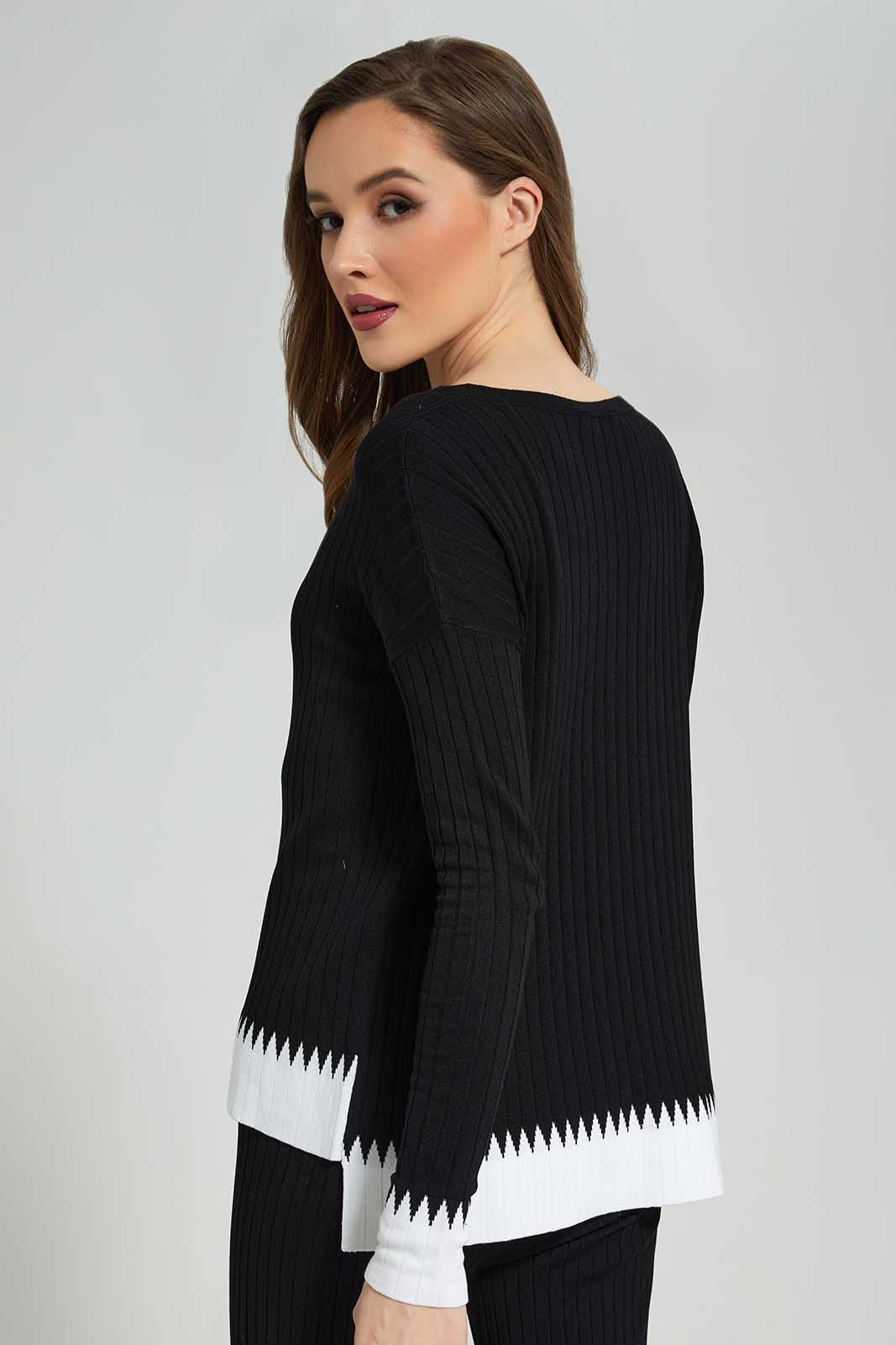 Redtag-White-sweater-Loose-Top-With-Border-Category:Pullovers,-Colour:Black,-Deals:New-In,-Dept:Ladieswear,-Filter:Women's-Clothing,-LDC,-LDC-Pullovers,-New-In-LDC-APL,-Non-Sale,-Section:Women,-TBL,-W22B-Women's-