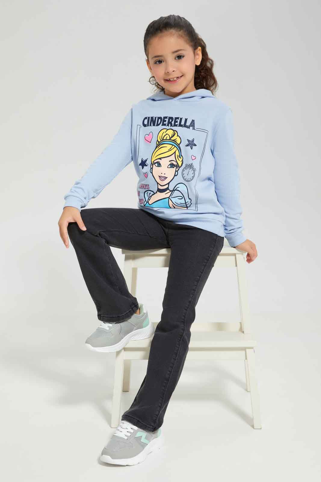 Redtag-CREAM-LICENSE-ACTIVE-TOP--MINNIE-Category:Sweatshirts,-Colour:Cream,-Deals:New-In,-Dept:Girls,-Filter:Girls-(2-to-8-Yrs),-GIR-Sweatshirts,-New-In-GIR-APL,-Non-Sale,-Section:Girls-(0-to-14Yrs),-W22B-Girls-2 to 8 Years