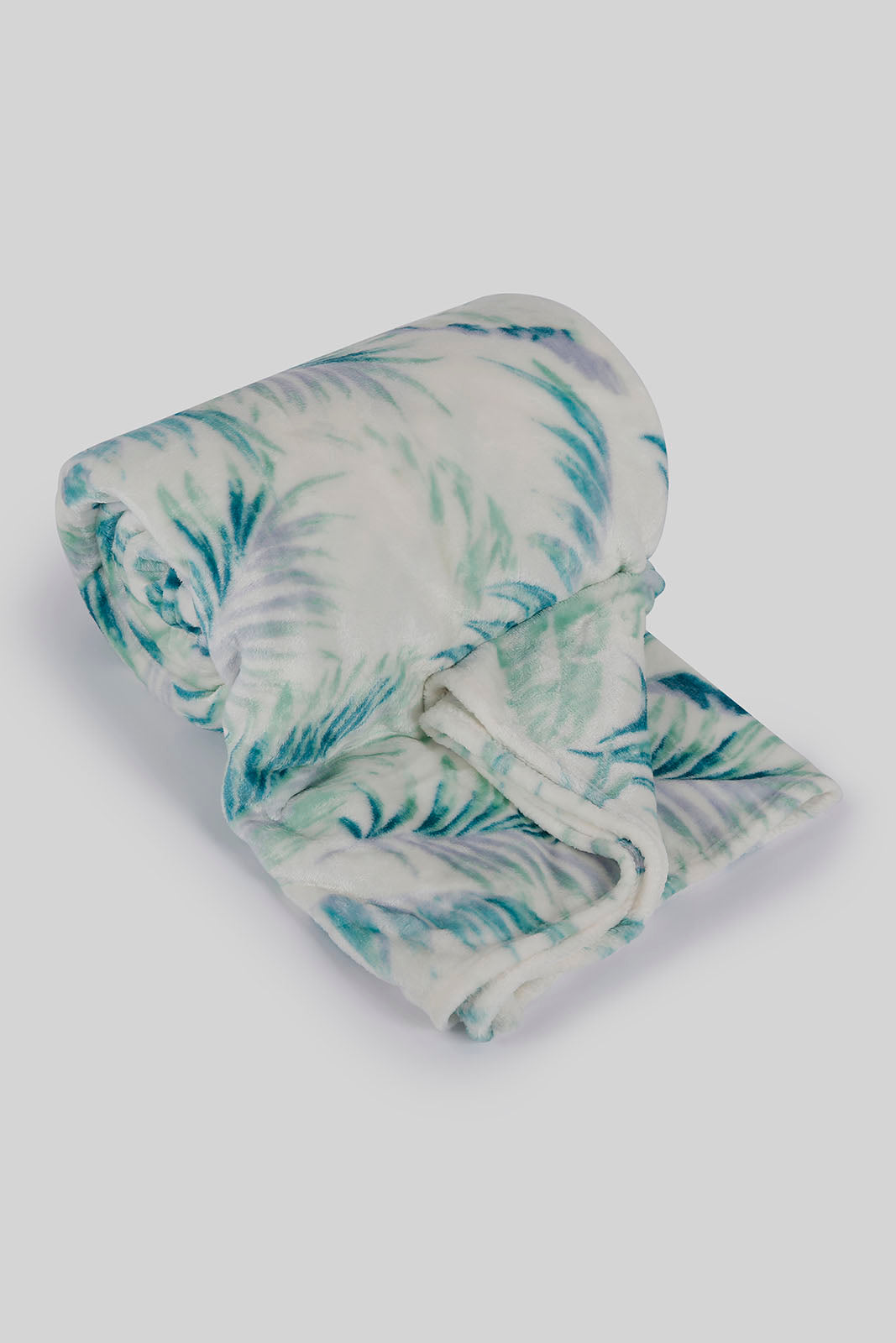 Redtag-White/Green-Leaves-Printed-Blanket-(Double-Size)-Category:Blankets,-Colour:White,-Deals:New-In,-Filter:Home-Bedroom,-HMW-BED-Blankets,-New-In-HMW-BED,-Non-Sale,-Section:Homewares,-W22B-Home-Bedroom-