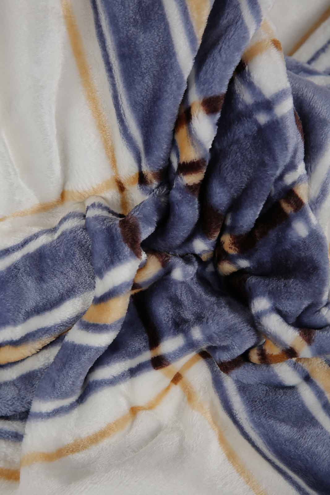 Redtag-White/Blue-Printed-Checks-Blanket-(Double-Size)-Category:Blankets,-Colour:White,-Deals:New-In,-Filter:Home-Bedroom,-HMW-BED-Blankets,-New-In-HMW-BED,-Non-Sale,-Section:Homewares,-W22B-Home-Bedroom-