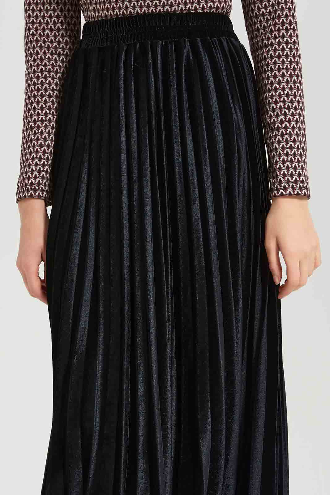 Redtag-BLACK-VELOUR-PLEATED-SKIRT-Category:Skirts,-Colour:Black,-Deals:New-In,-Filter:Women's-Clothing,-LEC,-LEC-Skirts,-New-In-LEC-APL,-Non-Sale,-Section:Women,-W22B-Women's-