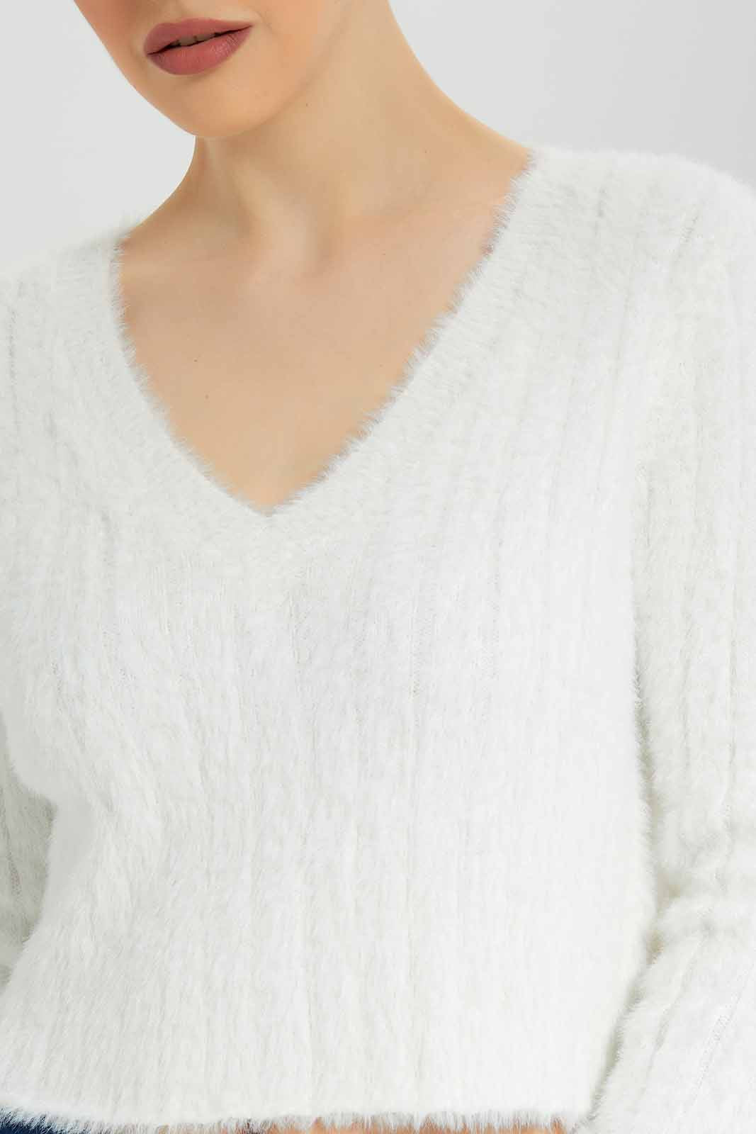Redtag-Ivory-V-Neck-Eyelash-Knit-Pullover-Category:Pullovers,-Colour:Ivory,-Deals:New-In,-Dept:Ladieswear,-EHW,-Filter:Women's-Clothing,-New-In-Women-APL,-Non-Sale,-Section:Women,-W22B,-Women-Pullovers-Women's-