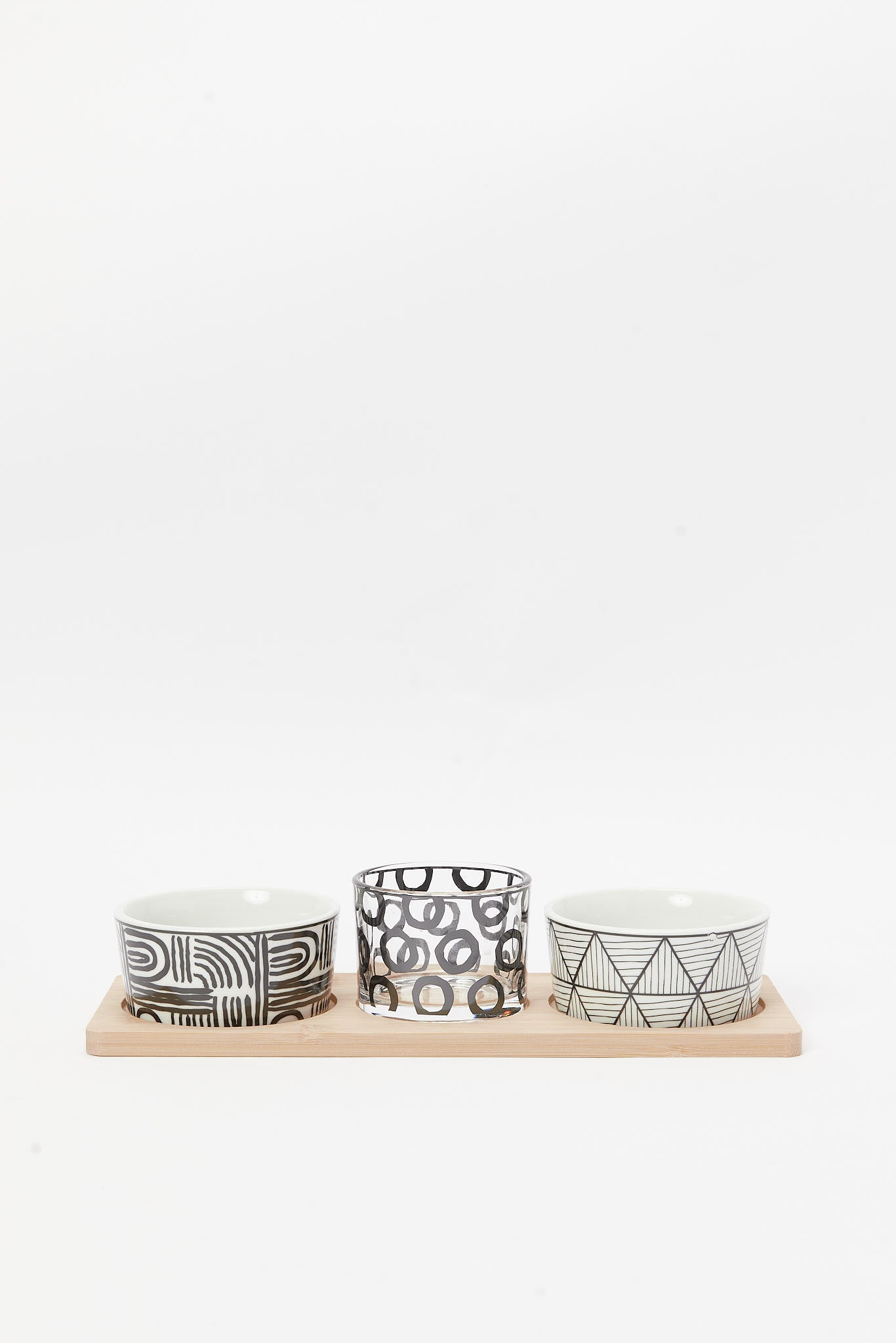 Redtag-Asssorted-Round-Serving-Bowl-With-Bamboo-Tray-(4-Piece)-Category:Bowls,-Colour:Black,-Deals:New-In,-Dept:Home,-Filter:Home-Dining,-HMW-DIN-Serveware,-New-In-HMW-DIN,-Non-Sale,-S23B,-Section:Homewares-Home-Dining-