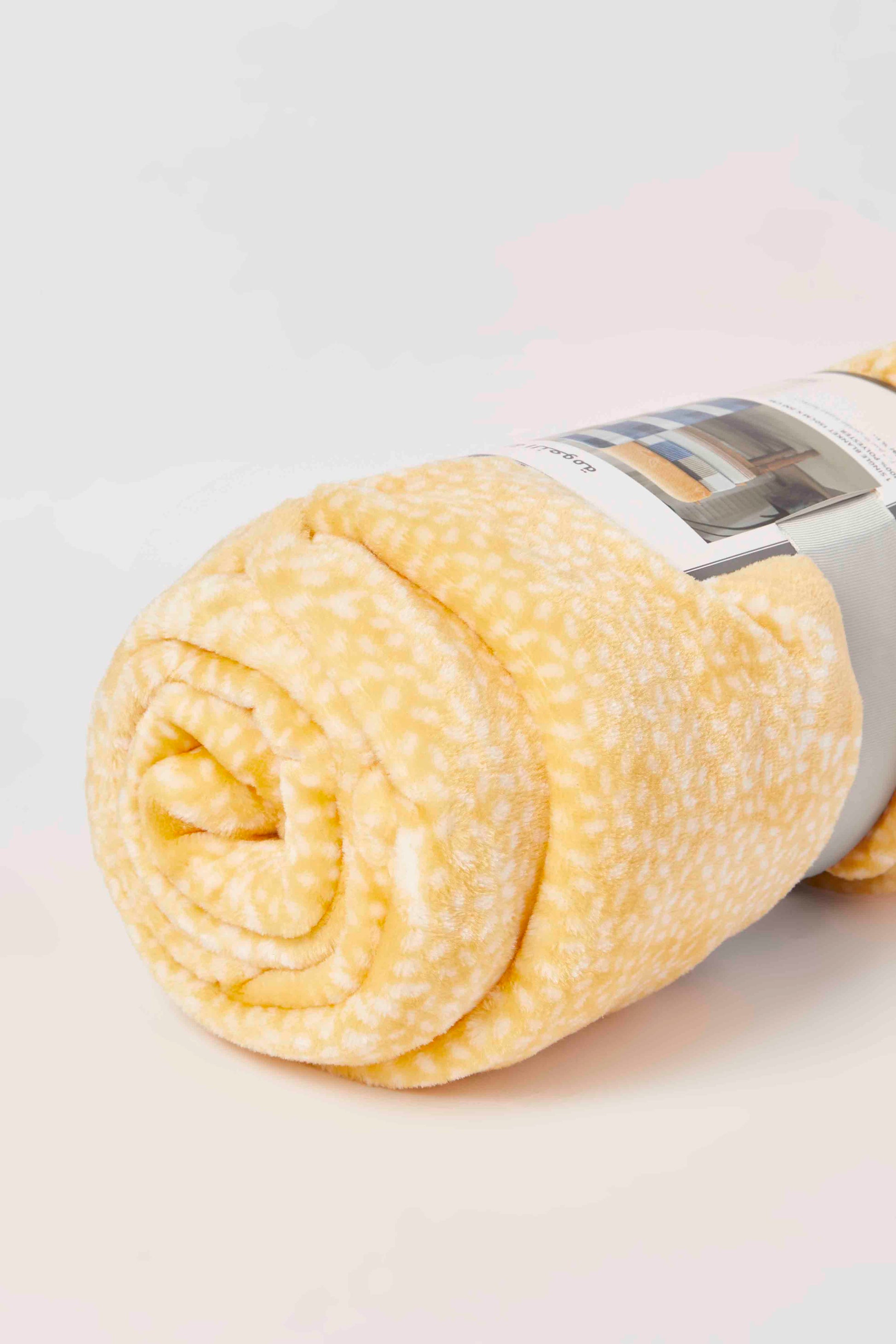 Redtag-Yellow-Printed-Blanket-(Single-Size)-Category:Blankets,-Colour:Yellow,-Deals:New-In,-Dept:Home,-Filter:Home-Bedroom,-HMW-BED-Blankets,-New-In-HMW-BED,-Non-Sale,-S23A,-Section:Homewares-Home-Bedroom-
