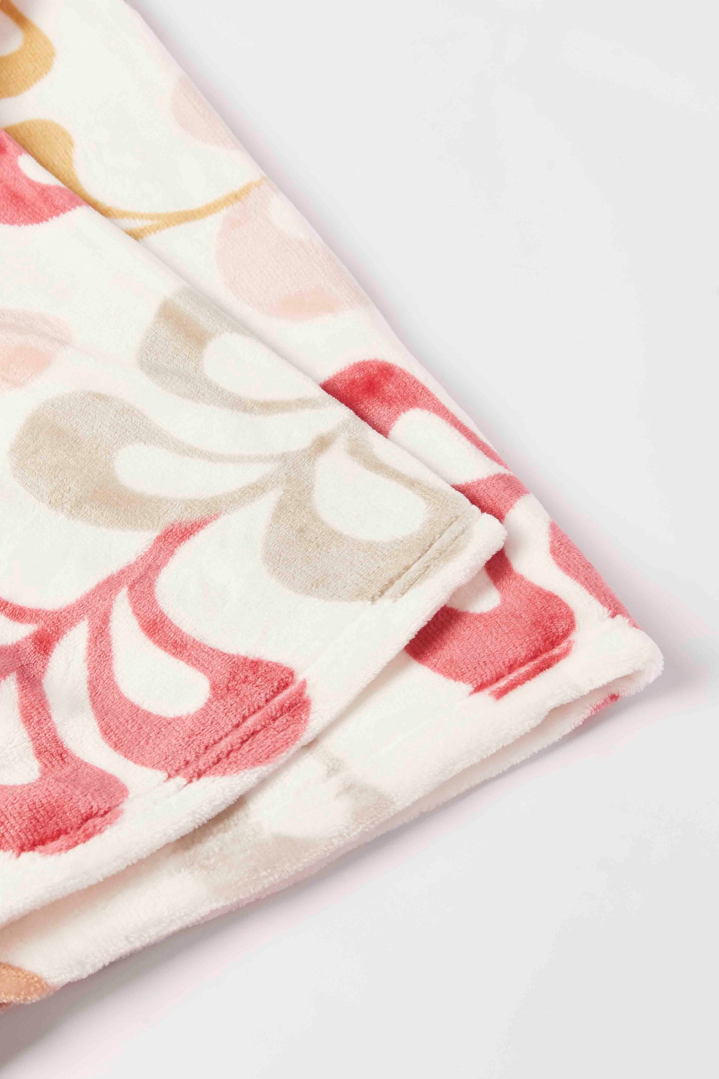 Redtag-Pink-Printed-Blacnket(Double-Size)-Category:Blankets,-Colour:Pink,-Deals:New-In,-Dept:Home,-Filter:Home-Bedroom,-HMW-BED-Blankets,-New-In-HMW-BED,-Non-Sale,-S23A,-Section:Homewares-Home-Bedroom-