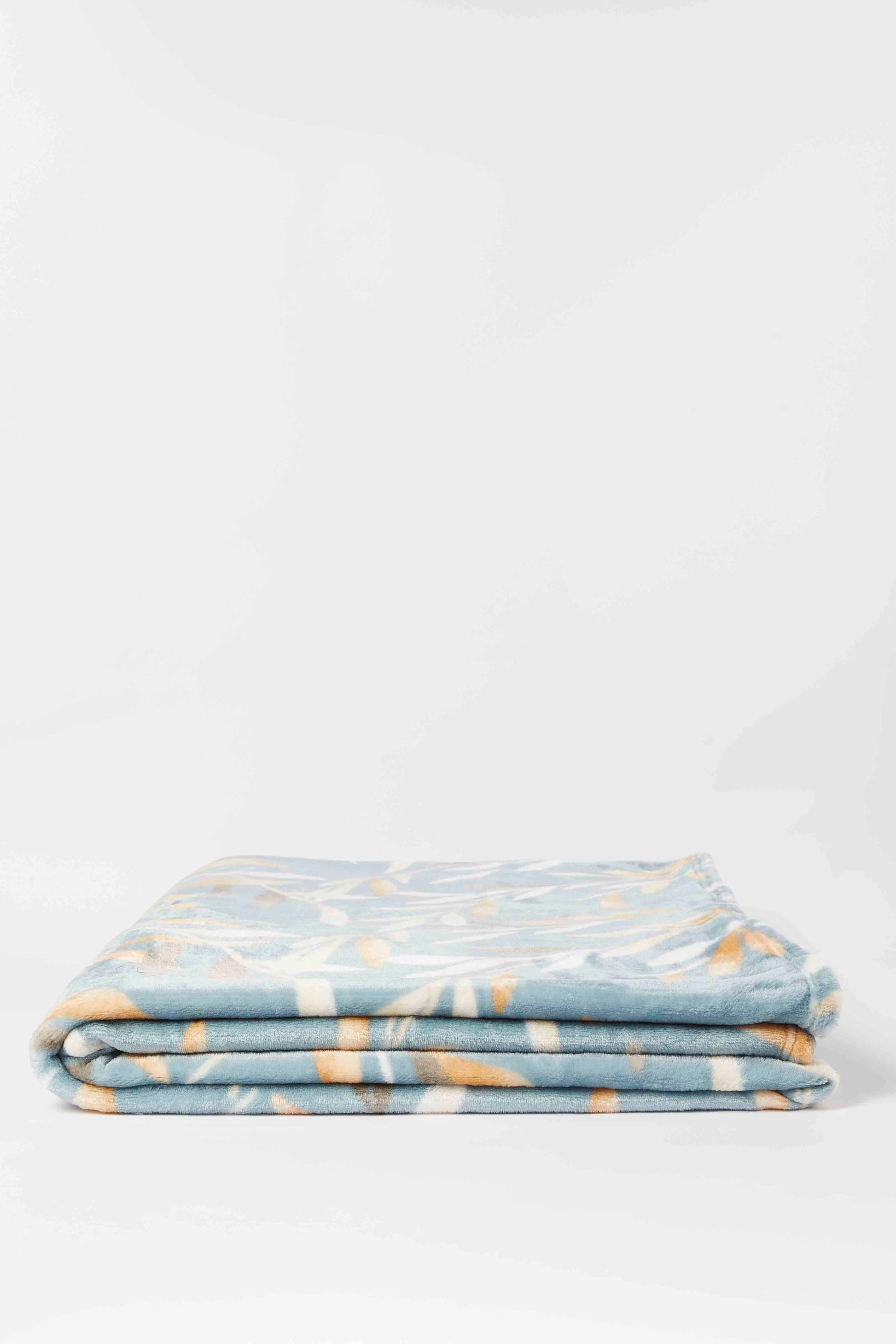 Redtag-Green-Leaves-Printed-Blanket-(Double-Size)-Category:Blankets,-Colour:Green,-Deals:New-In,-Dept:Home,-Filter:Home-Bedroom,-HMW-BED-Blankets,-New-In-HMW-BED,-Non-Sale,-S23A,-Section:Homewares-Home-Bedroom-