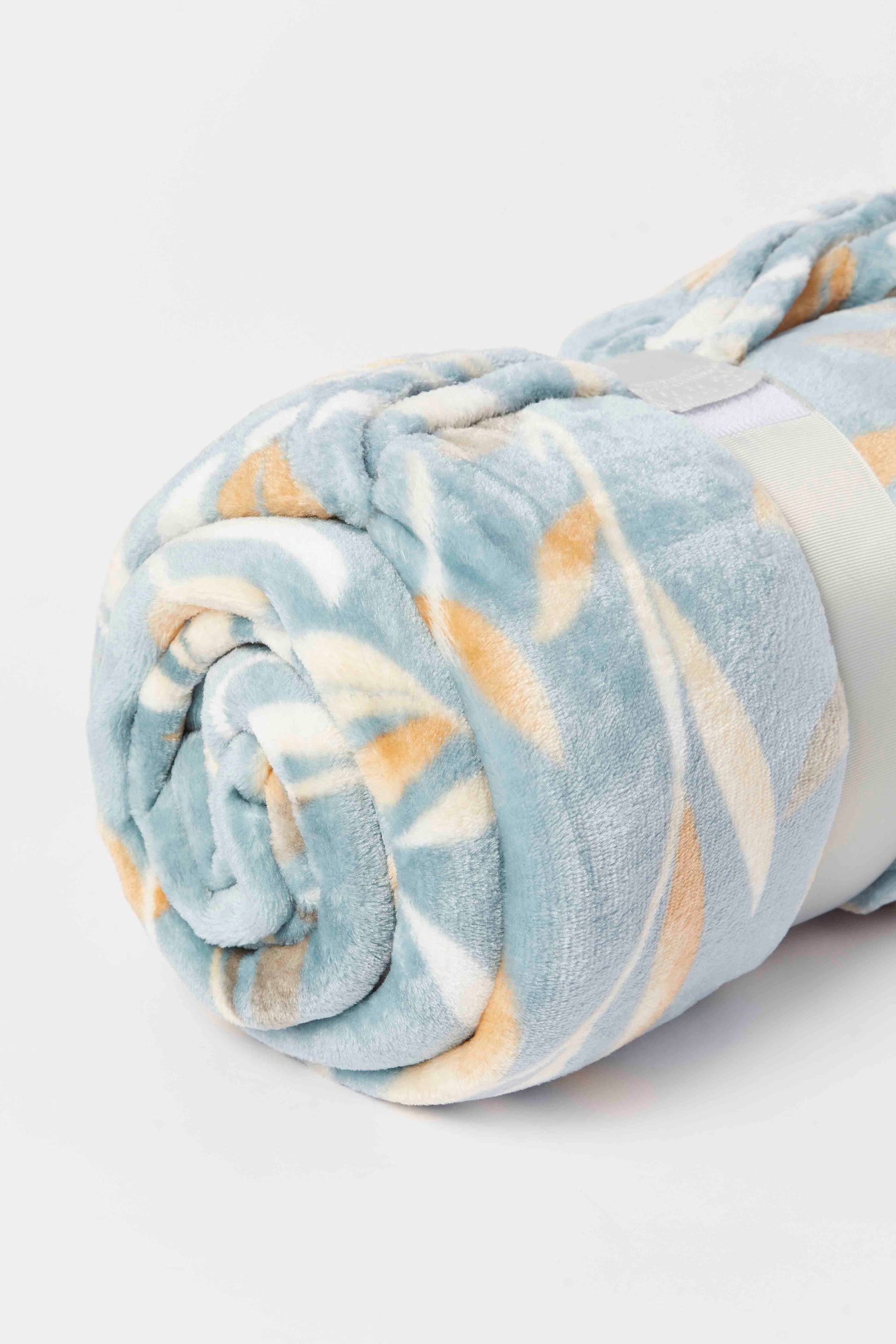 Redtag-Green-Leaves-Printed-Blanket-(Double-Size)-Category:Blankets,-Colour:Green,-Deals:New-In,-Dept:Home,-Filter:Home-Bedroom,-HMW-BED-Blankets,-New-In-HMW-BED,-Non-Sale,-S23A,-Section:Homewares-Home-Bedroom-