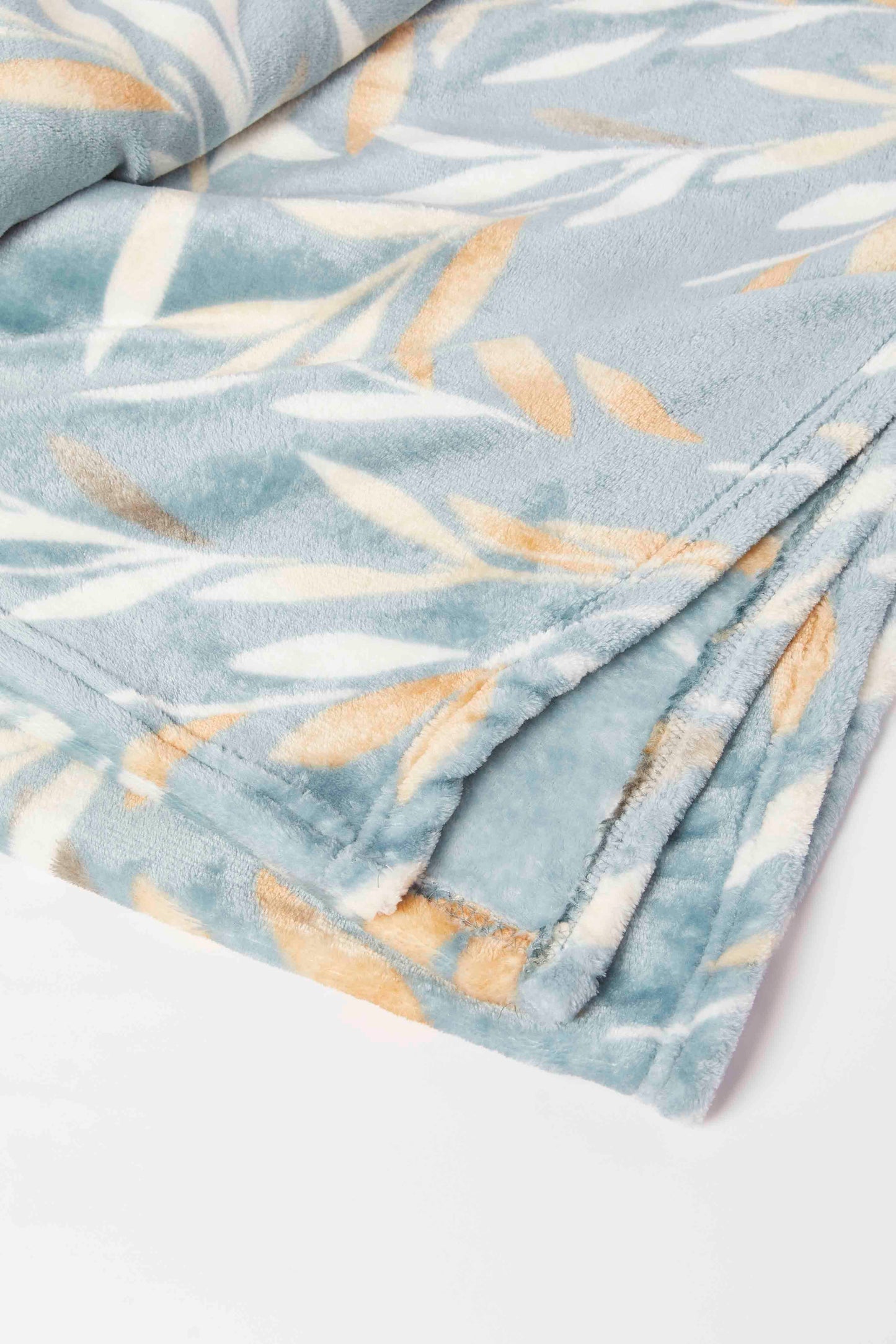 Redtag-Green-Leaves-Printed-Blanket-(Double-Size)-Category:Blankets,-Colour:Green,-Deals:New-In,-Dept:Home,-Filter:Home-Bedroom,-HMW-BED-Blankets,-New-In-HMW-BED,-Non-Sale,-S23A,-Section:Homewares-Home-Bedroom-