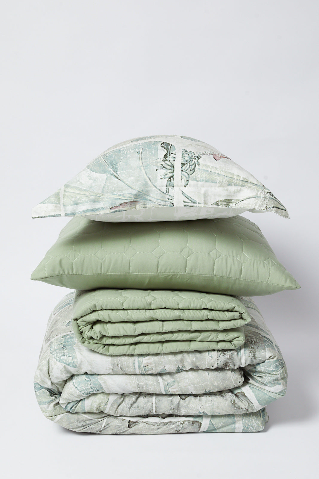 Redtag-Green-6-Pc-Leaves-Print-Reversible-Comforter-Set-(Double-Size)-Category:Comforters,-Colour:Green,-Deals:New-In,-Dept:Home,-Filter:Home-Bedroom,-HMW-BED-Comforters,-New-In-HMW-BED,-Non-Sale,-S23A,-Section:Homewares-Home-Bedroom-