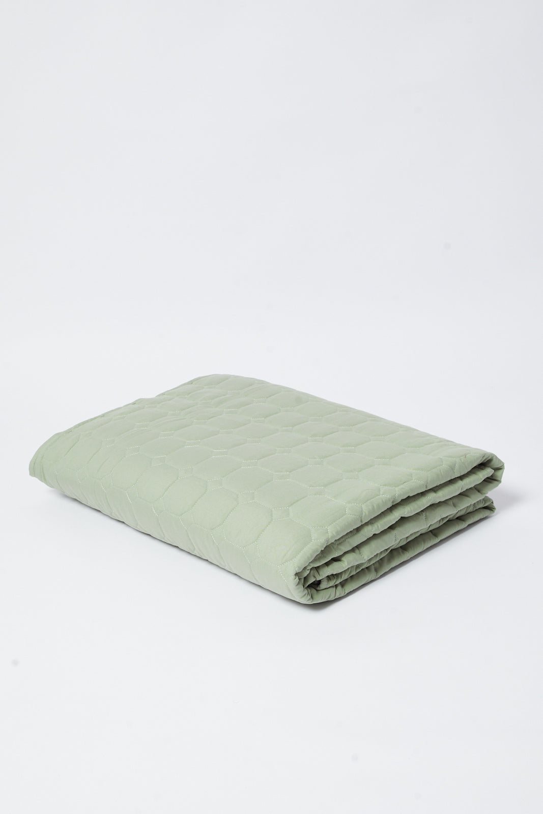 Redtag-Green-6-Pc-Leaves-Print-Reversible-Comforter-Set-(Double-Size)-Category:Comforters,-Colour:Green,-Deals:New-In,-Dept:Home,-Filter:Home-Bedroom,-HMW-BED-Comforters,-New-In-HMW-BED,-Non-Sale,-S23A,-Section:Homewares-Home-Bedroom-
